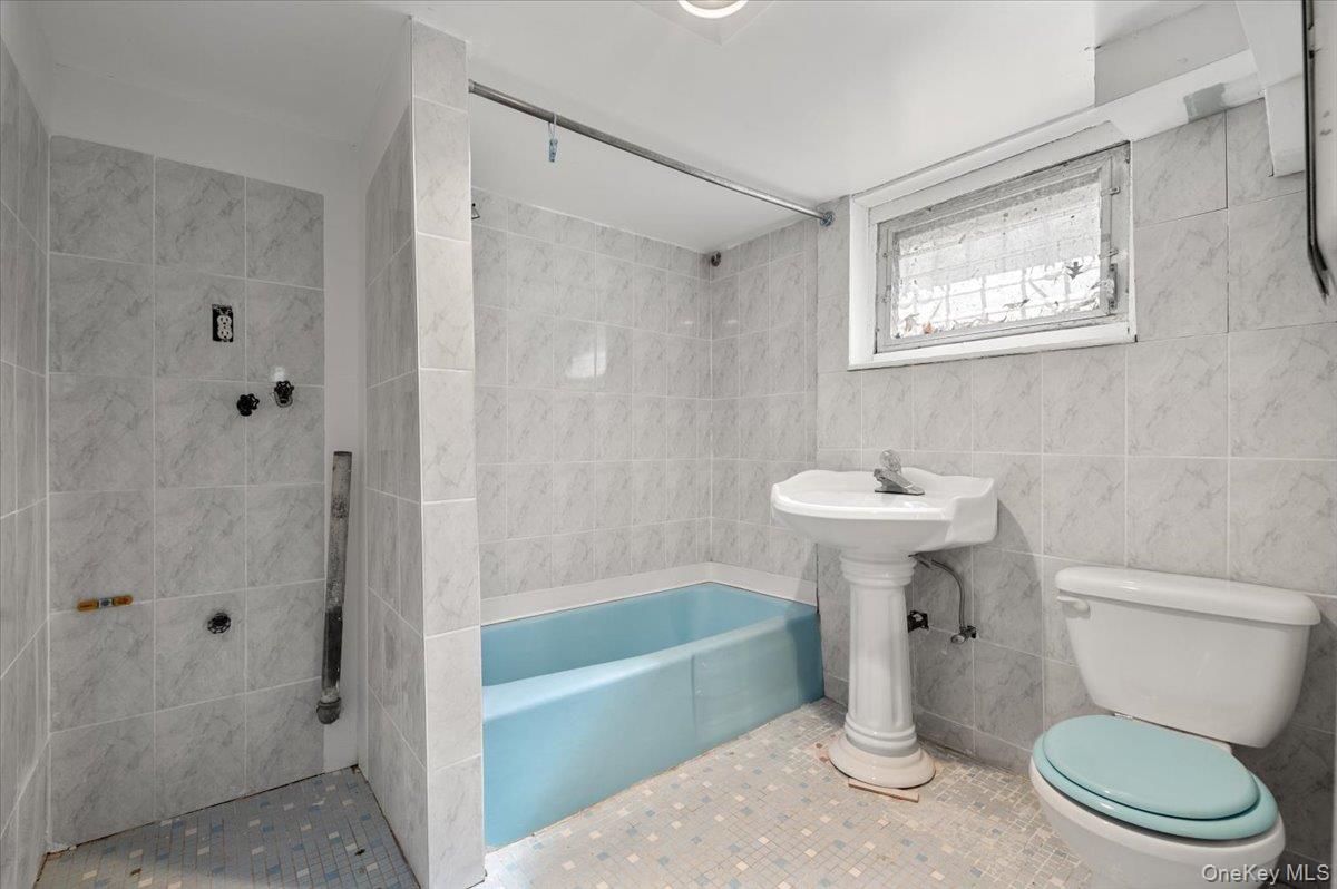 14744 84th Drive, Briarwood, NY 11435