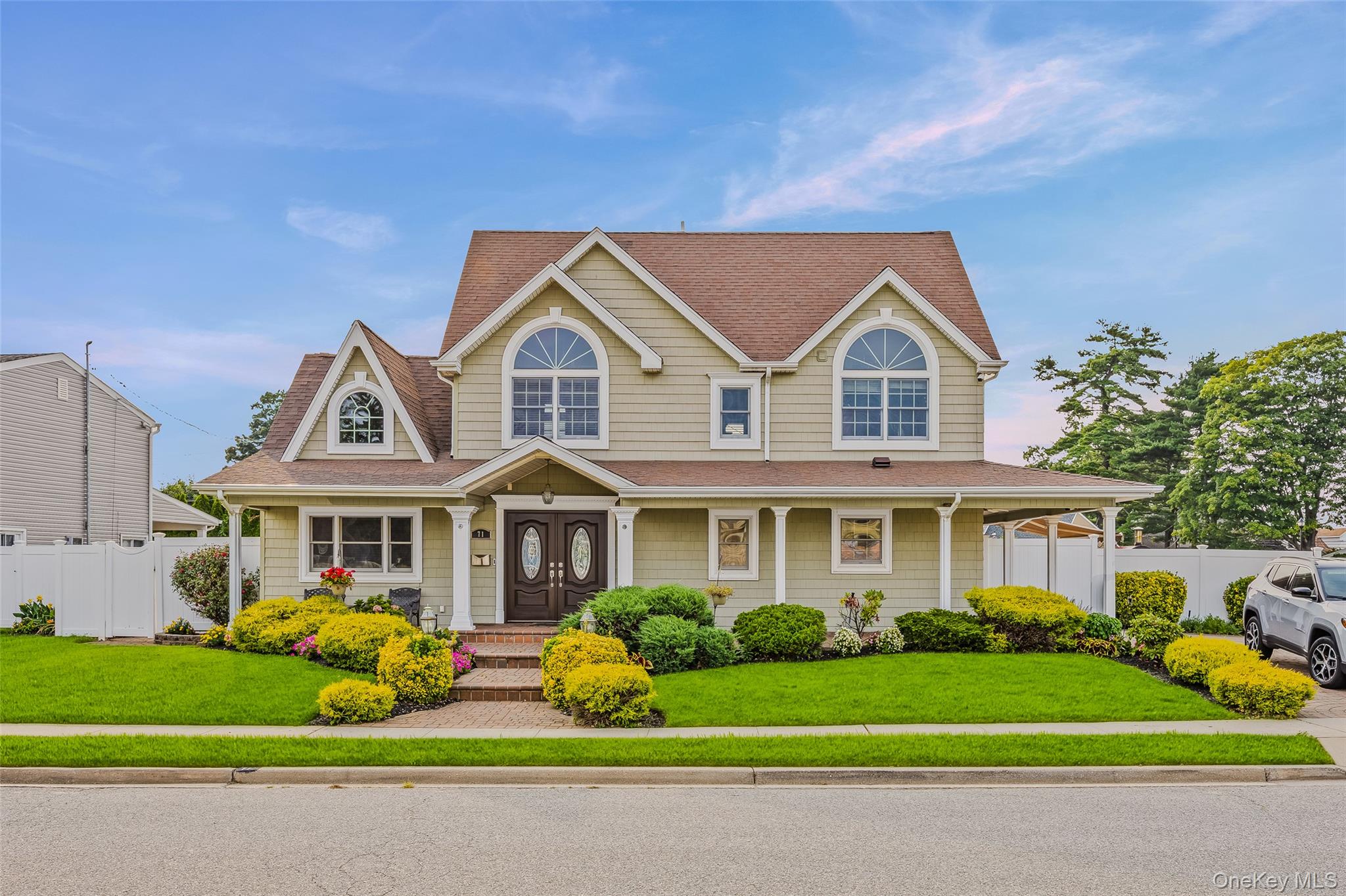 71 Swing Lane, Levittown, NY 11756