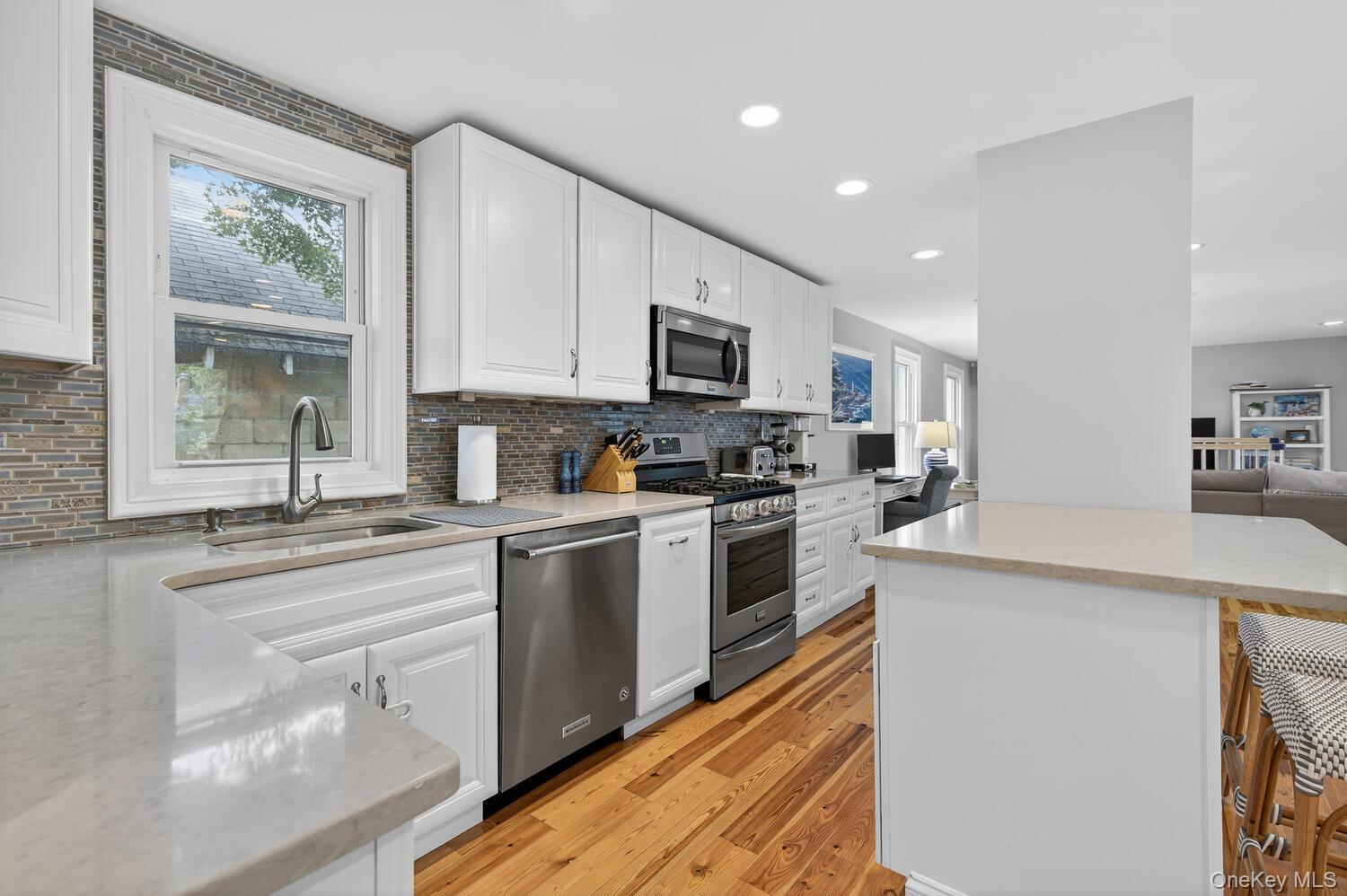 20 Locust Place, Locust Valley, NY 11560