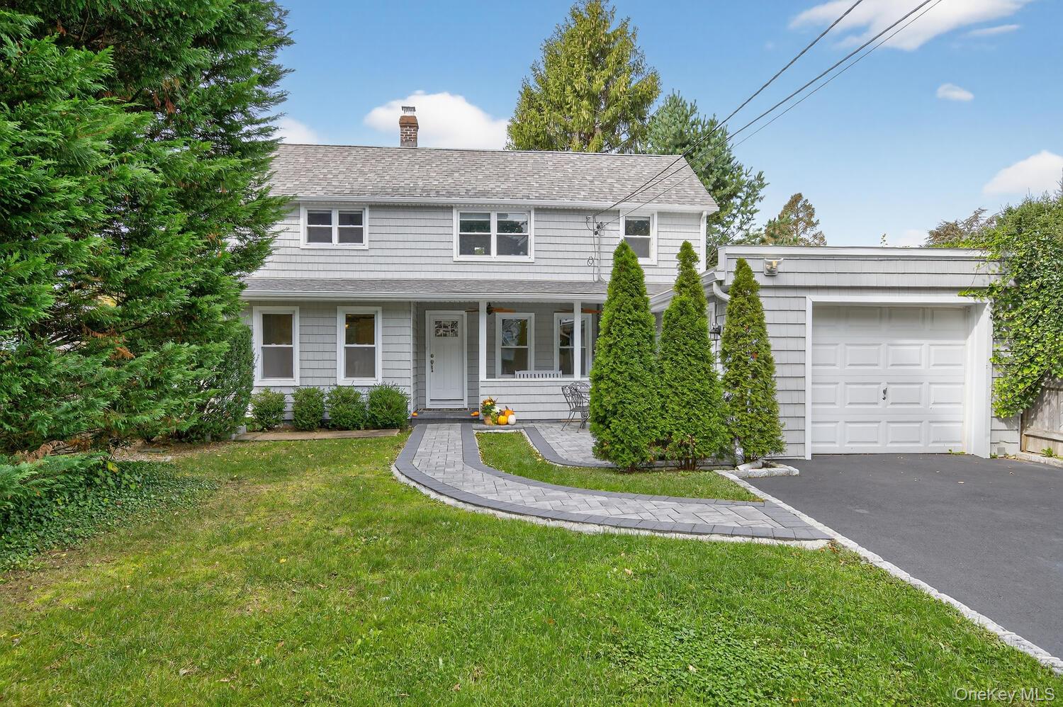 20 Locust Place, Locust Valley, NY 11560