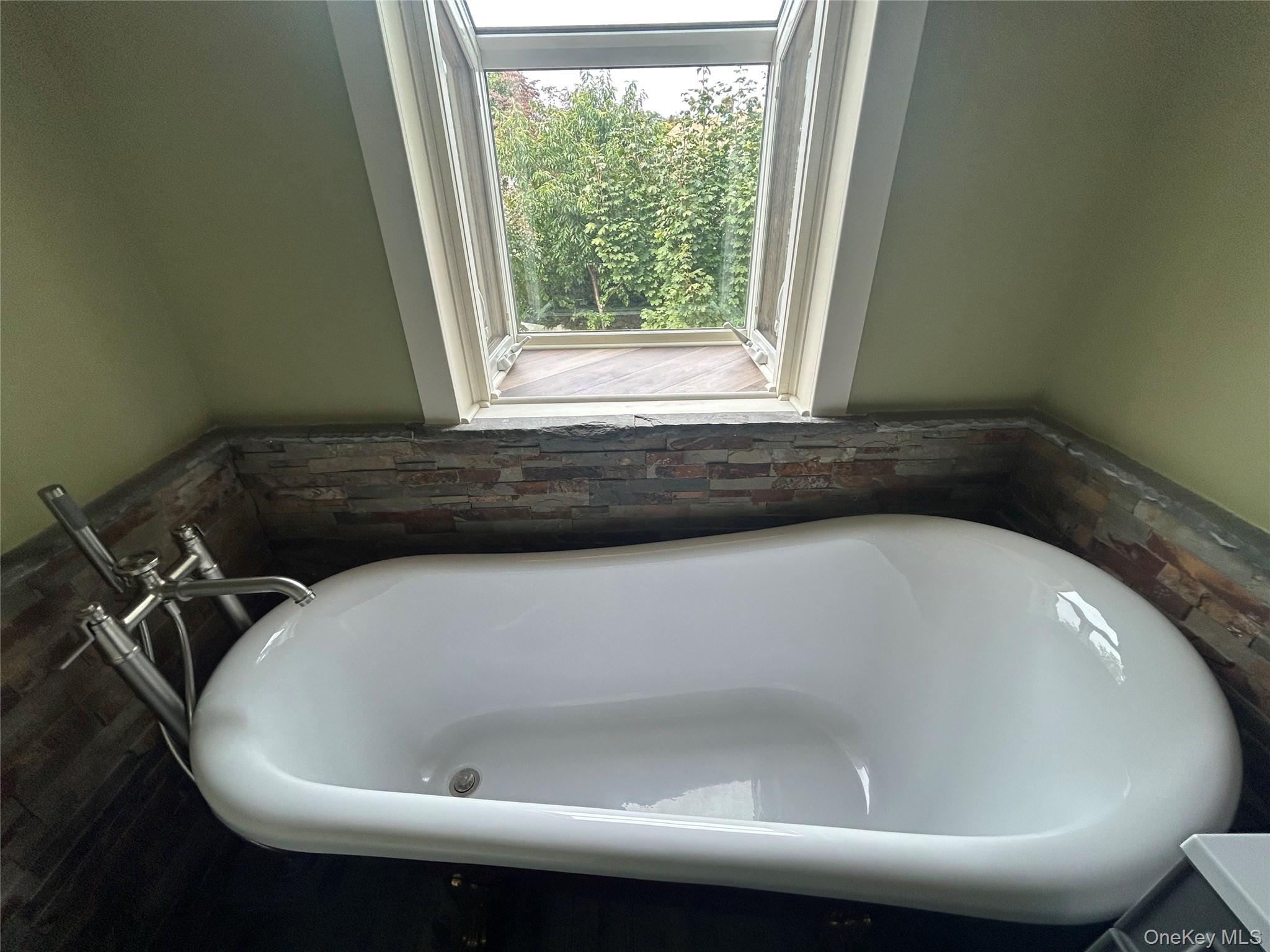 140 E Marie Street, Hicksville, NY 11801