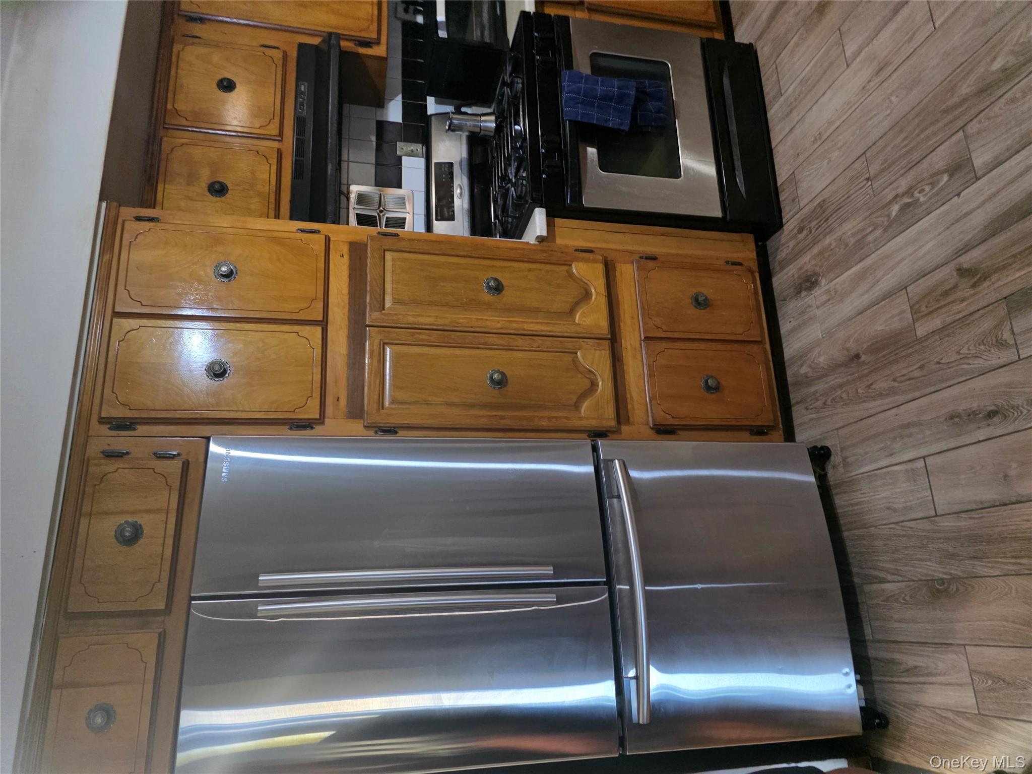 4912 111 St, Corona, NY 11368