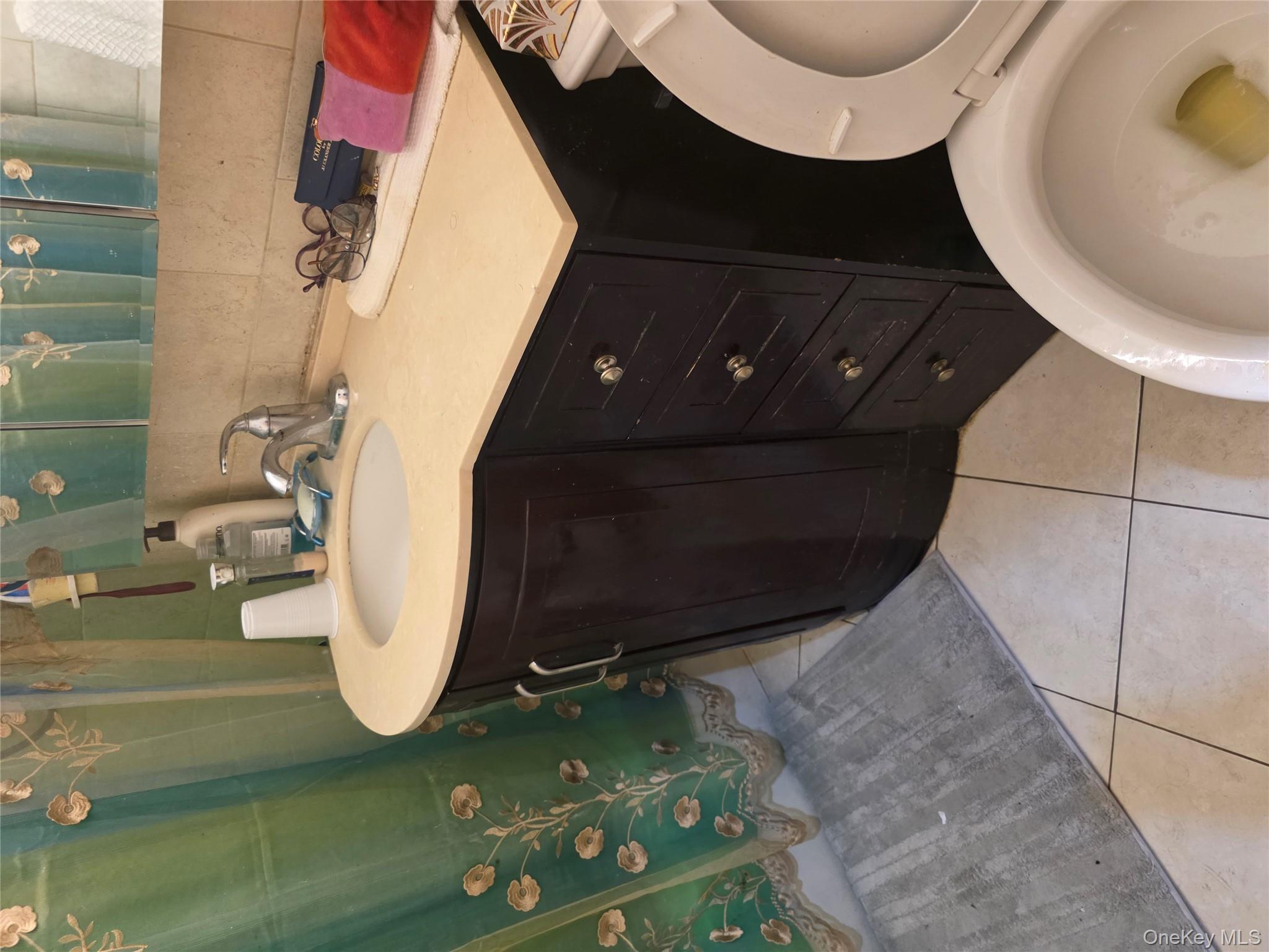 4912 111 St, Corona, NY 11368