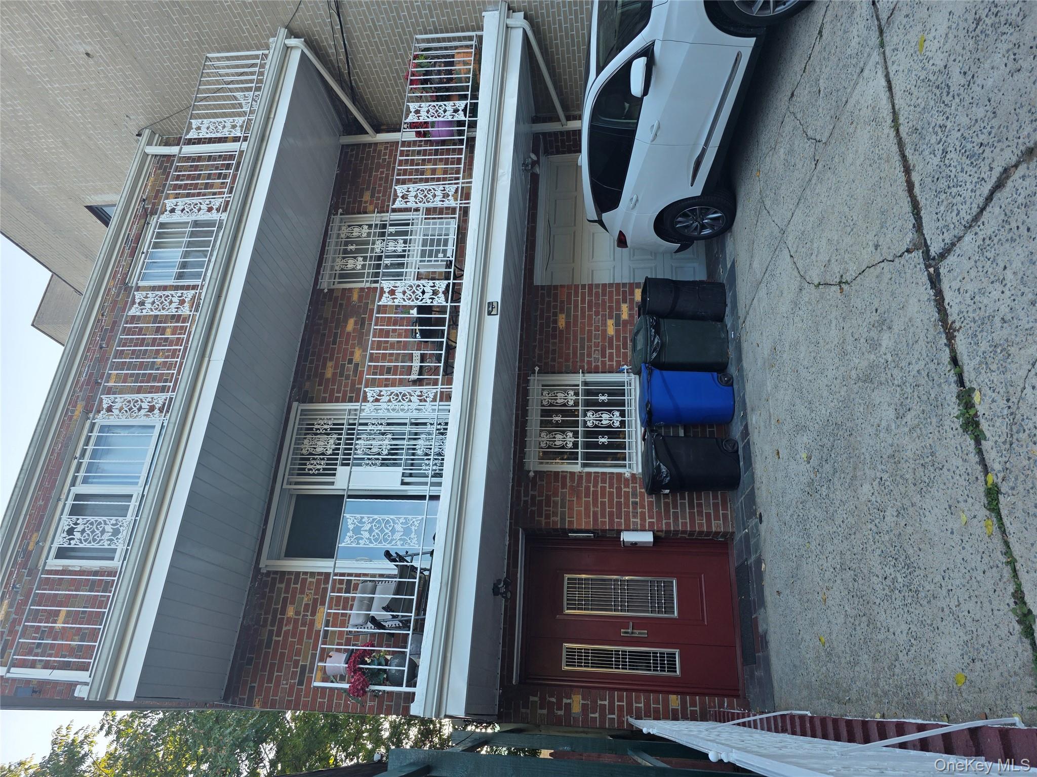 4912 111 St, Corona, NY 11368