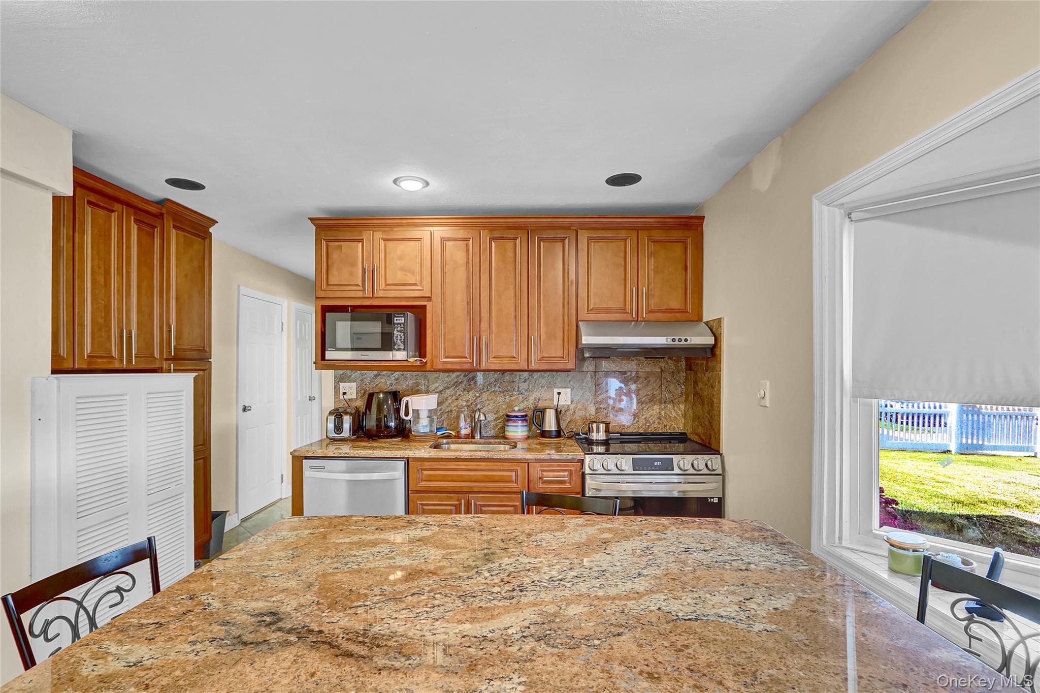 29 Walnut Lane, Hicksville, NY 11801