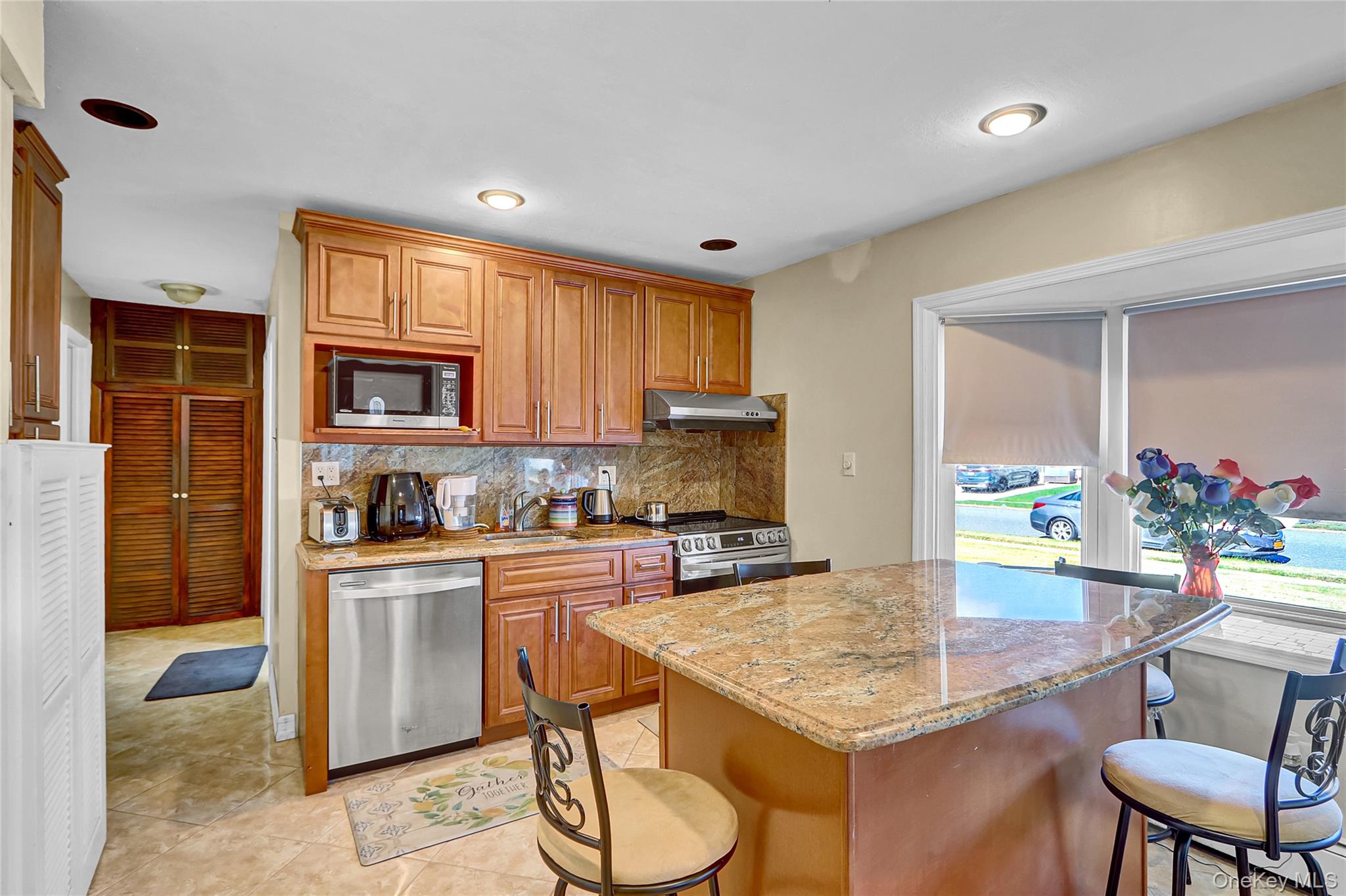 29 Walnut Lane, Hicksville, NY 11801