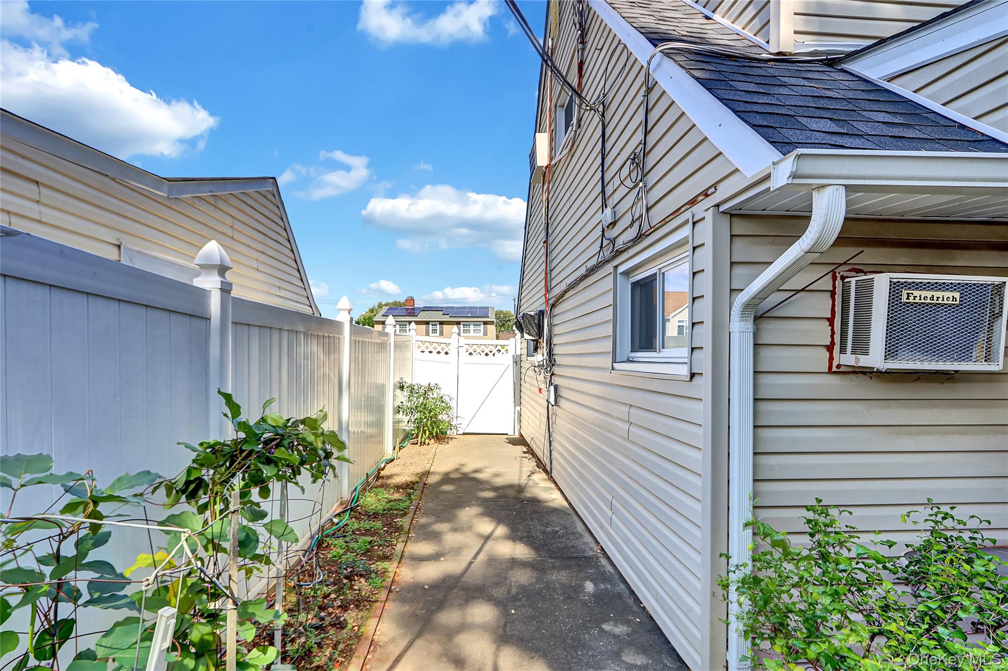 29 Walnut Lane, Hicksville, NY 11801