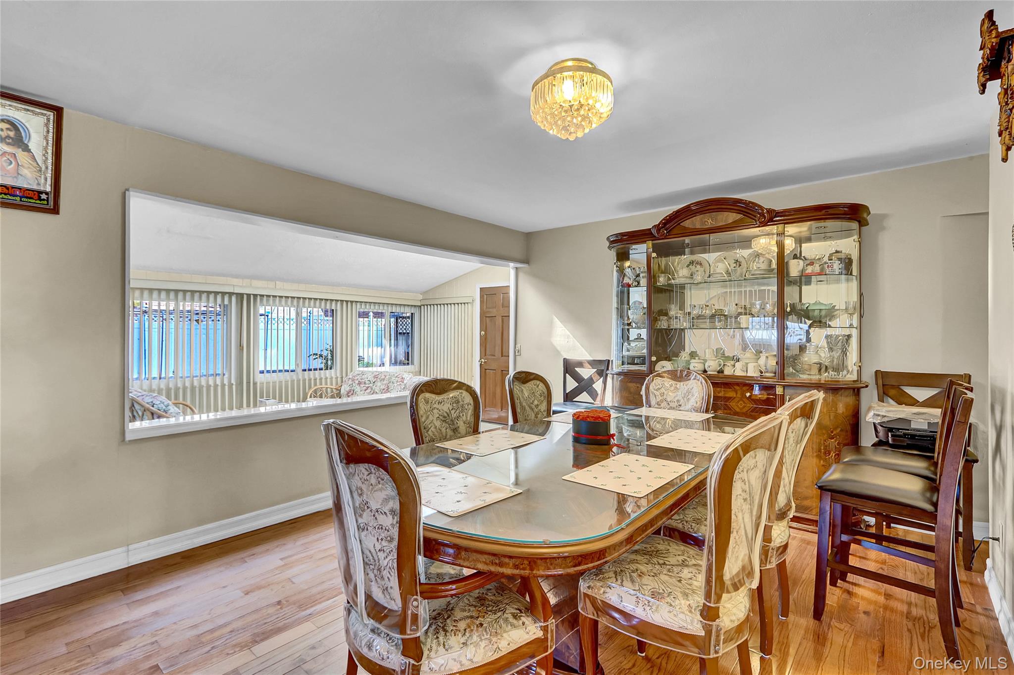 29 Walnut Lane, Hicksville, NY 11801