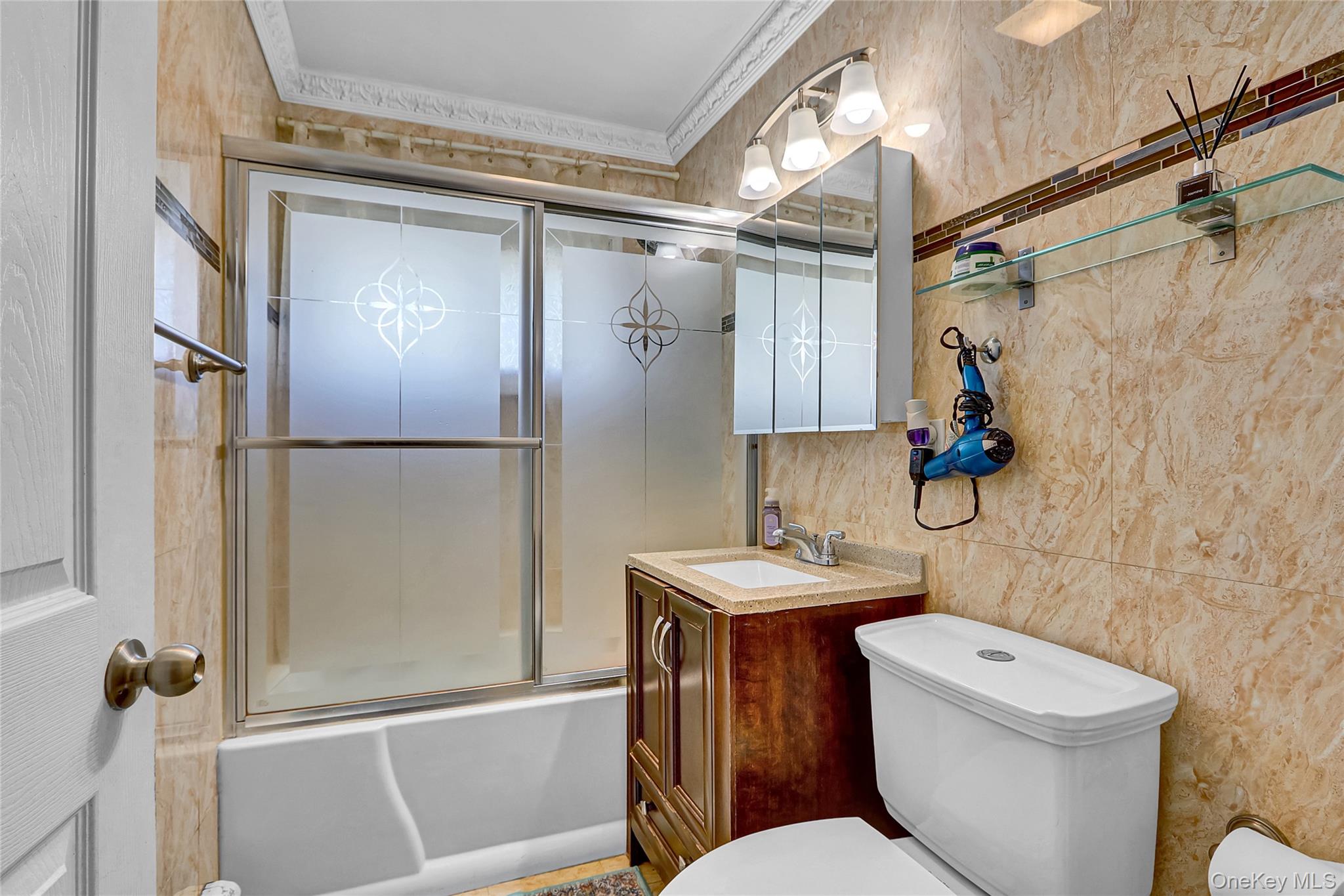 29 Walnut Lane, Hicksville, NY 11801