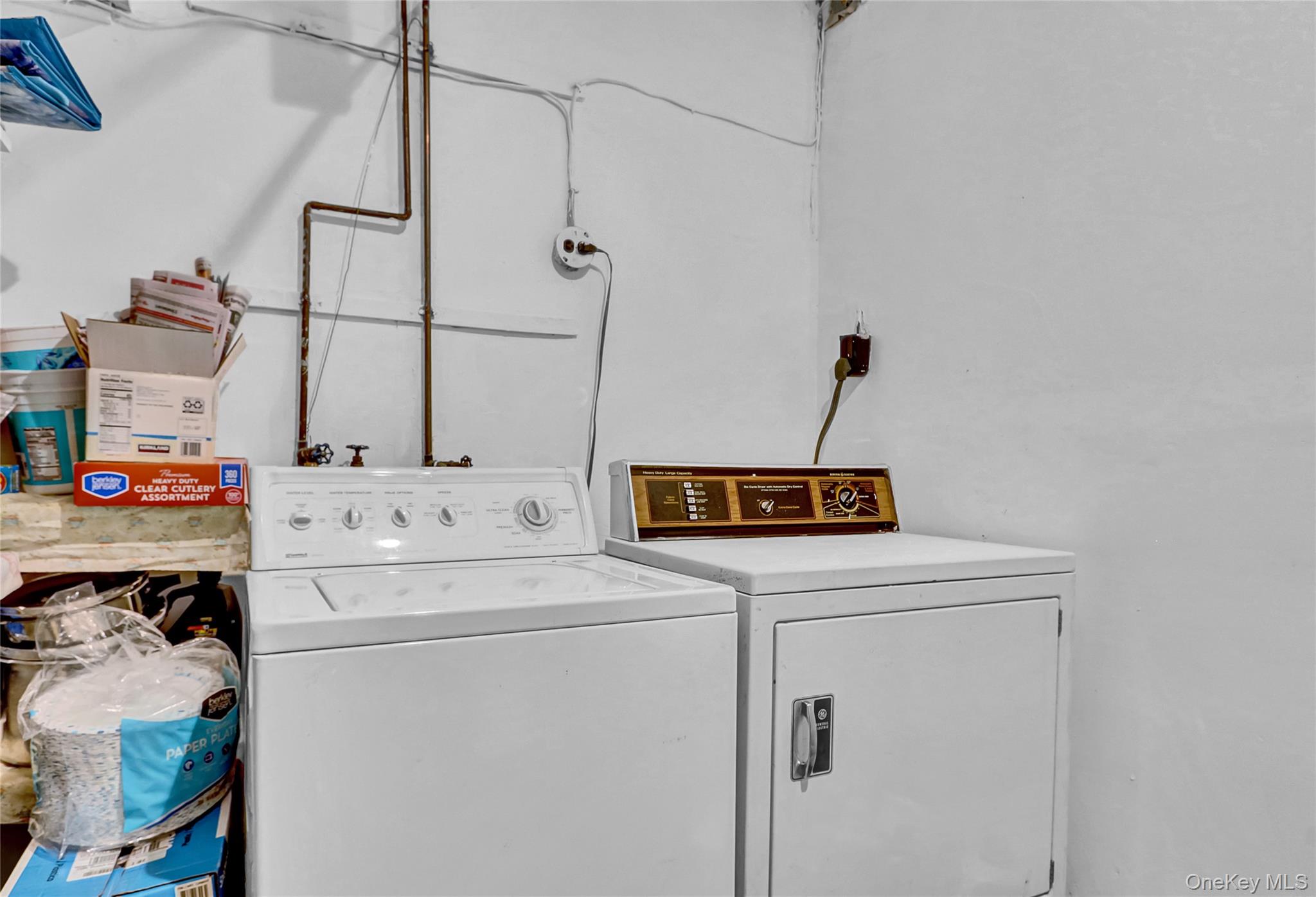 29 Walnut Lane, Hicksville, NY 11801