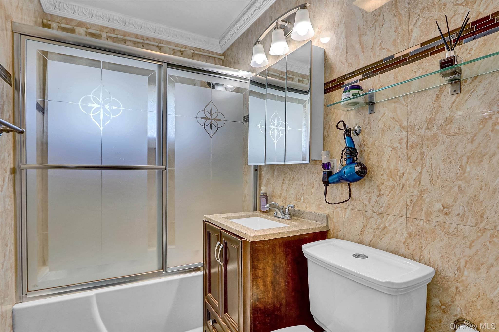 29 Walnut Lane, Hicksville, NY 11801