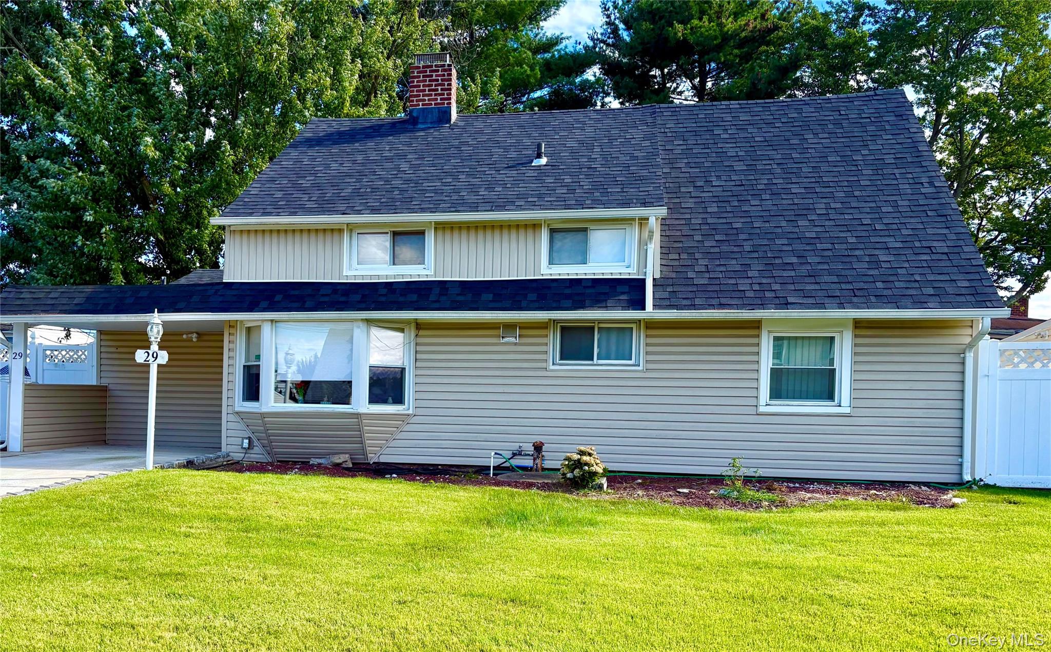 29 Walnut Lane, Hicksville, NY 11801