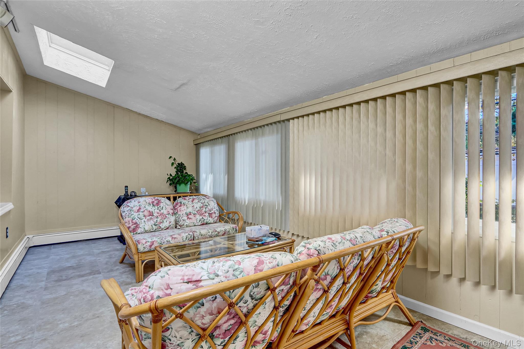 29 Walnut Lane, Hicksville, NY 11801