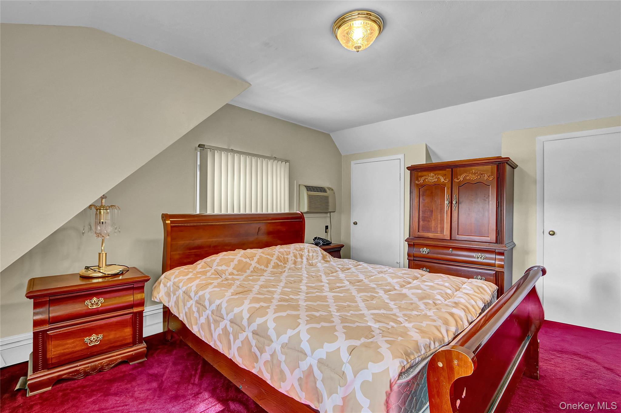 29 Walnut Lane, Hicksville, NY 11801