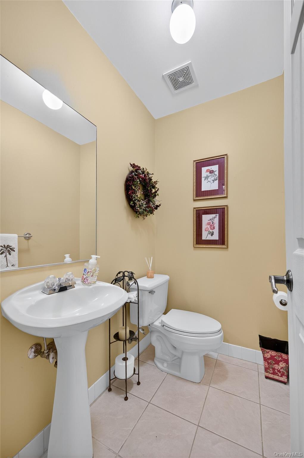 54 School Street # 315, Westbury, NY 11590