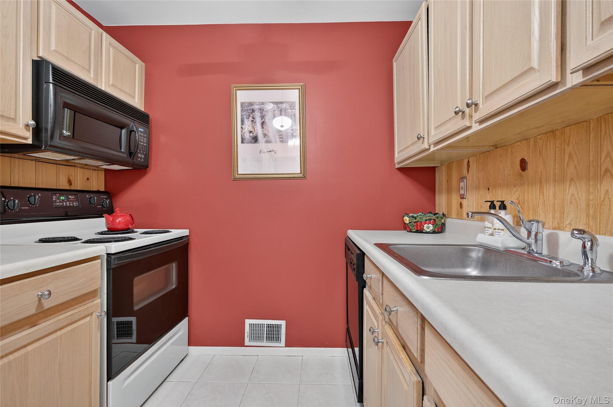 54 School Street # 315, Westbury, NY 11590