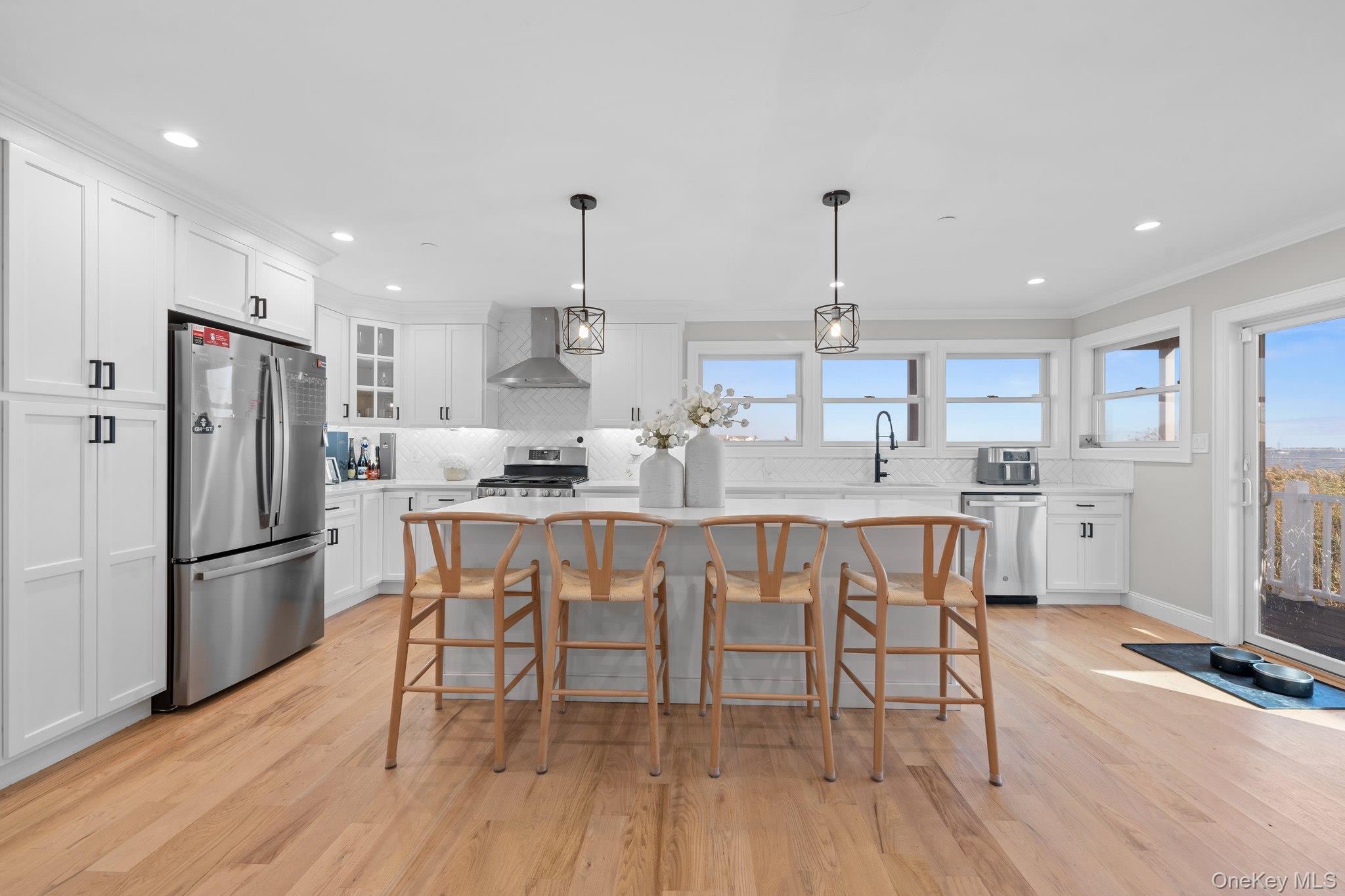 914 Arctic Street, Lindenhurst, NY 11757