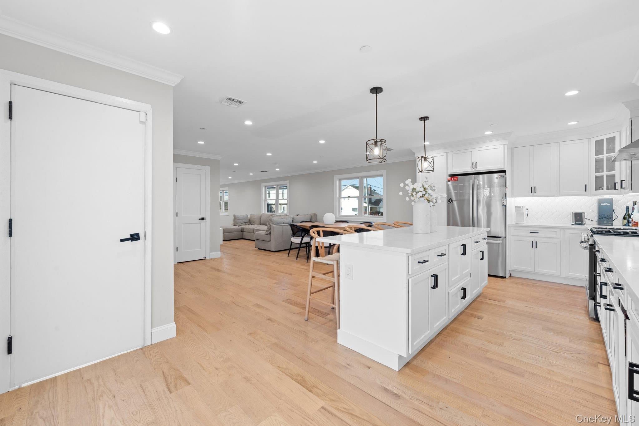 914 Arctic Street, Lindenhurst, NY 11757