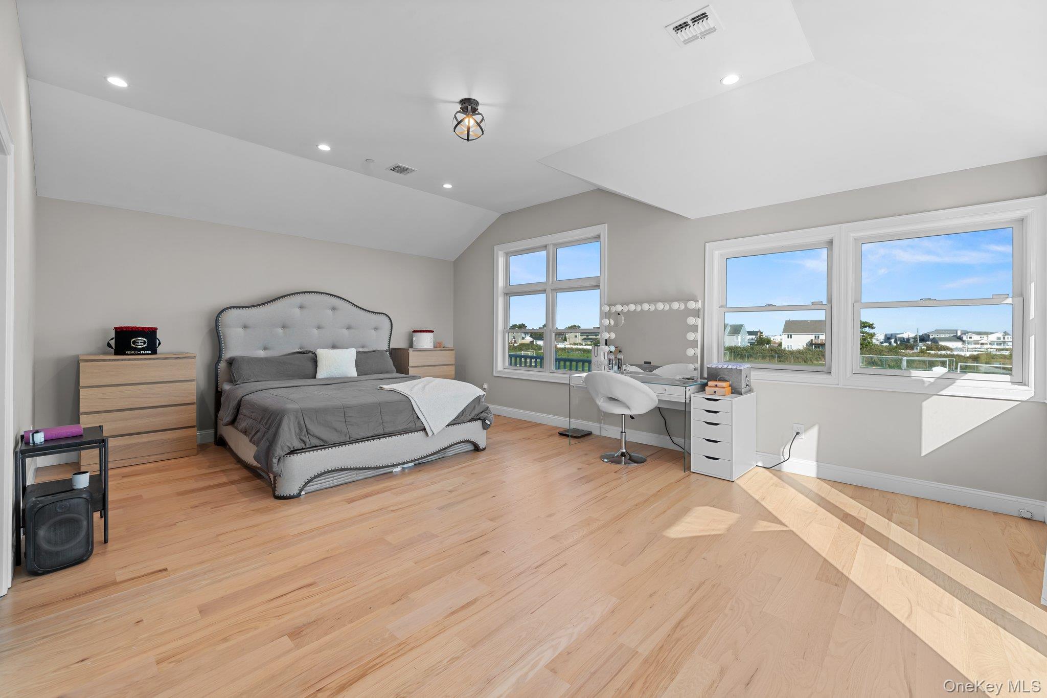 914 Arctic Street, Lindenhurst, NY 11757