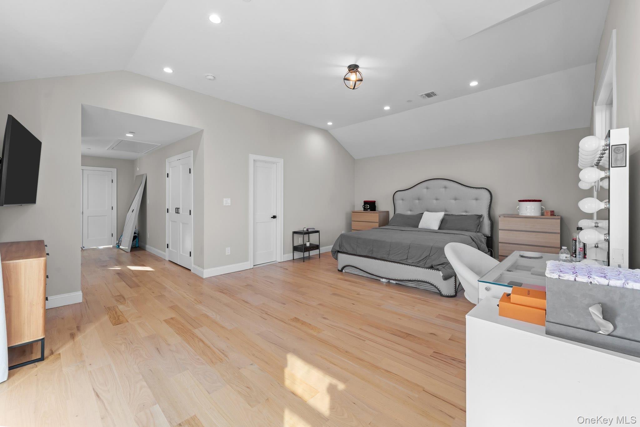 914 Arctic Street, Lindenhurst, NY 11757