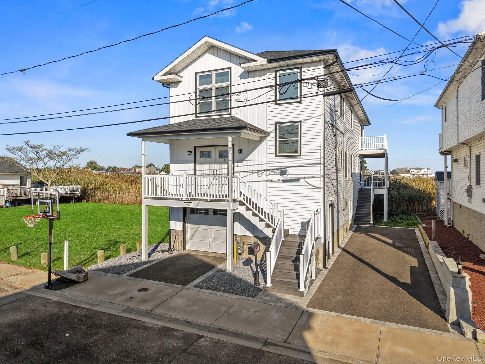 914 Arctic Street, Lindenhurst, NY 11757