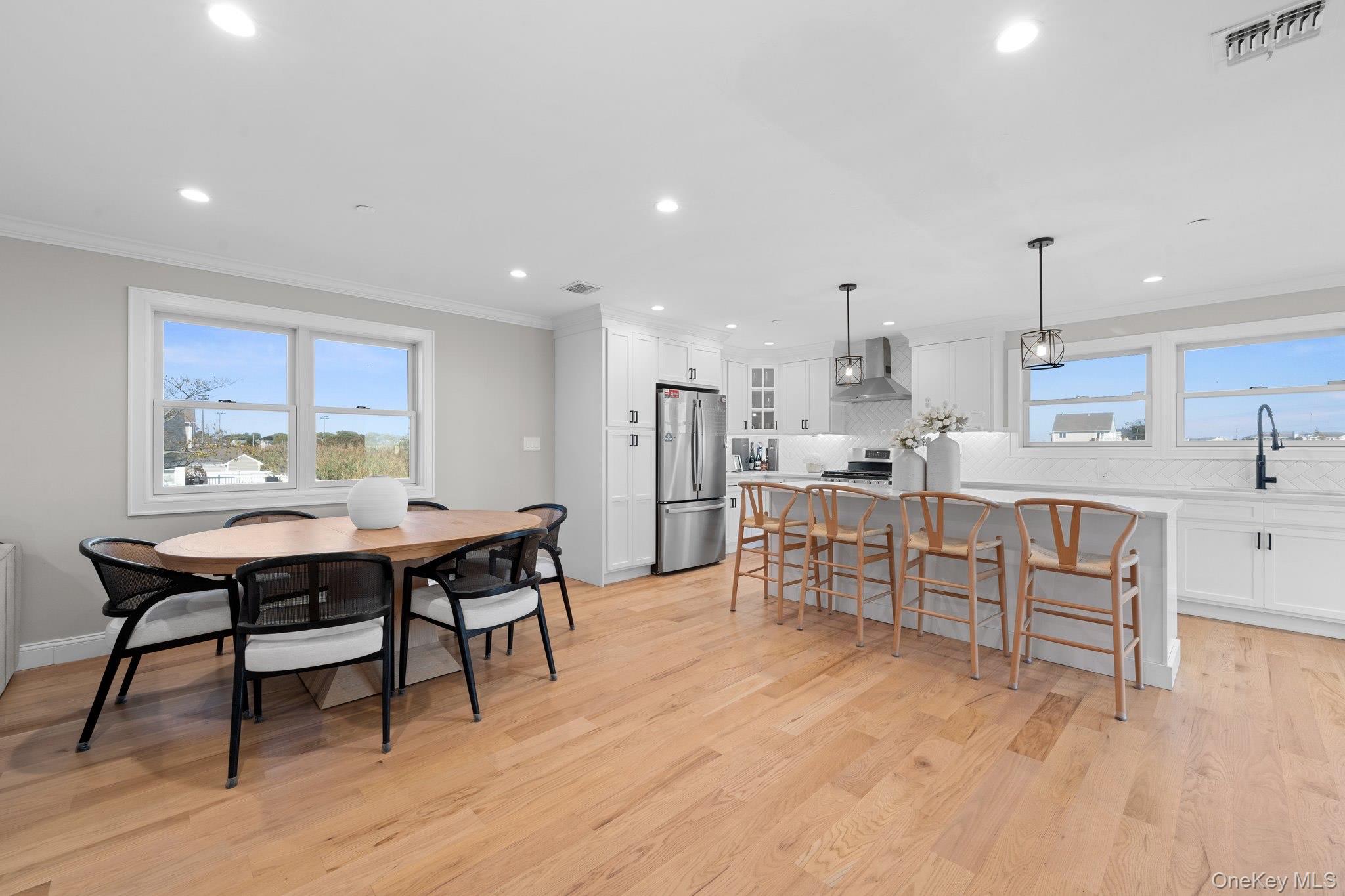 914 Arctic Street, Lindenhurst, NY 11757