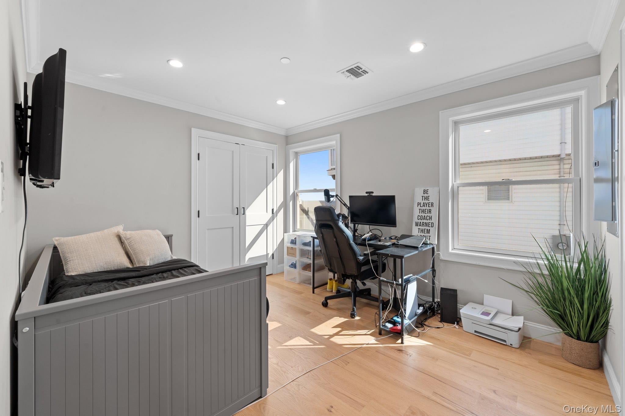 914 Arctic Street, Lindenhurst, NY 11757