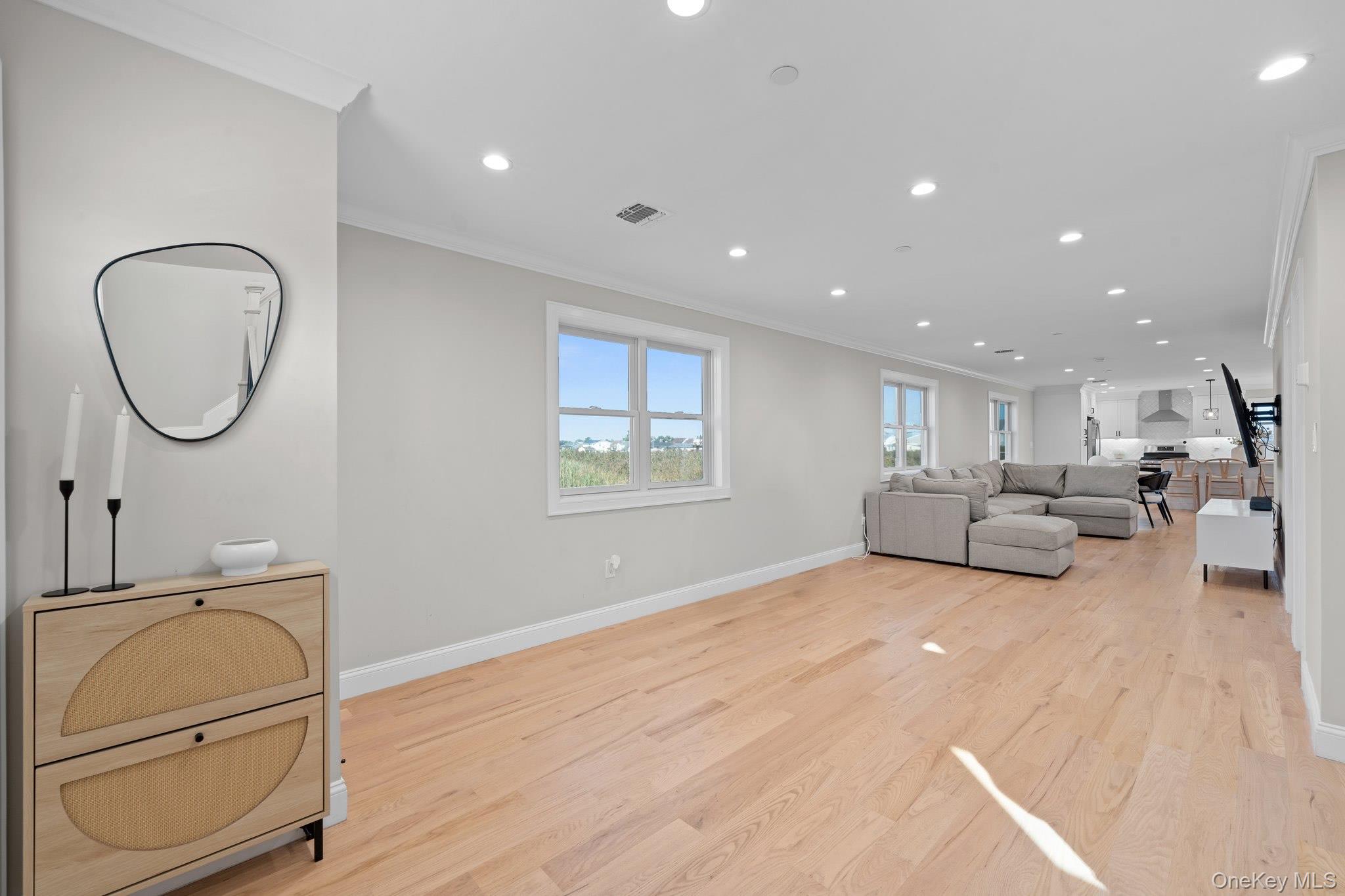 914 Arctic Street, Lindenhurst, NY 11757