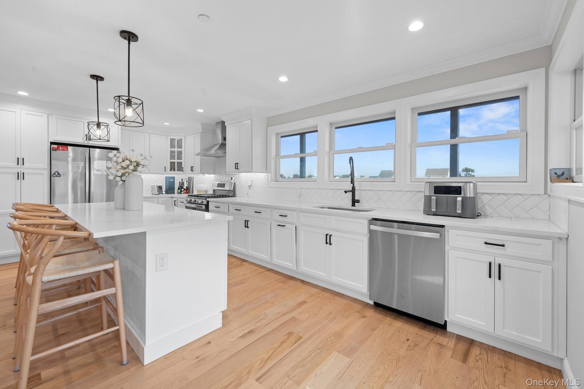 914 Arctic Street, Lindenhurst, NY 11757