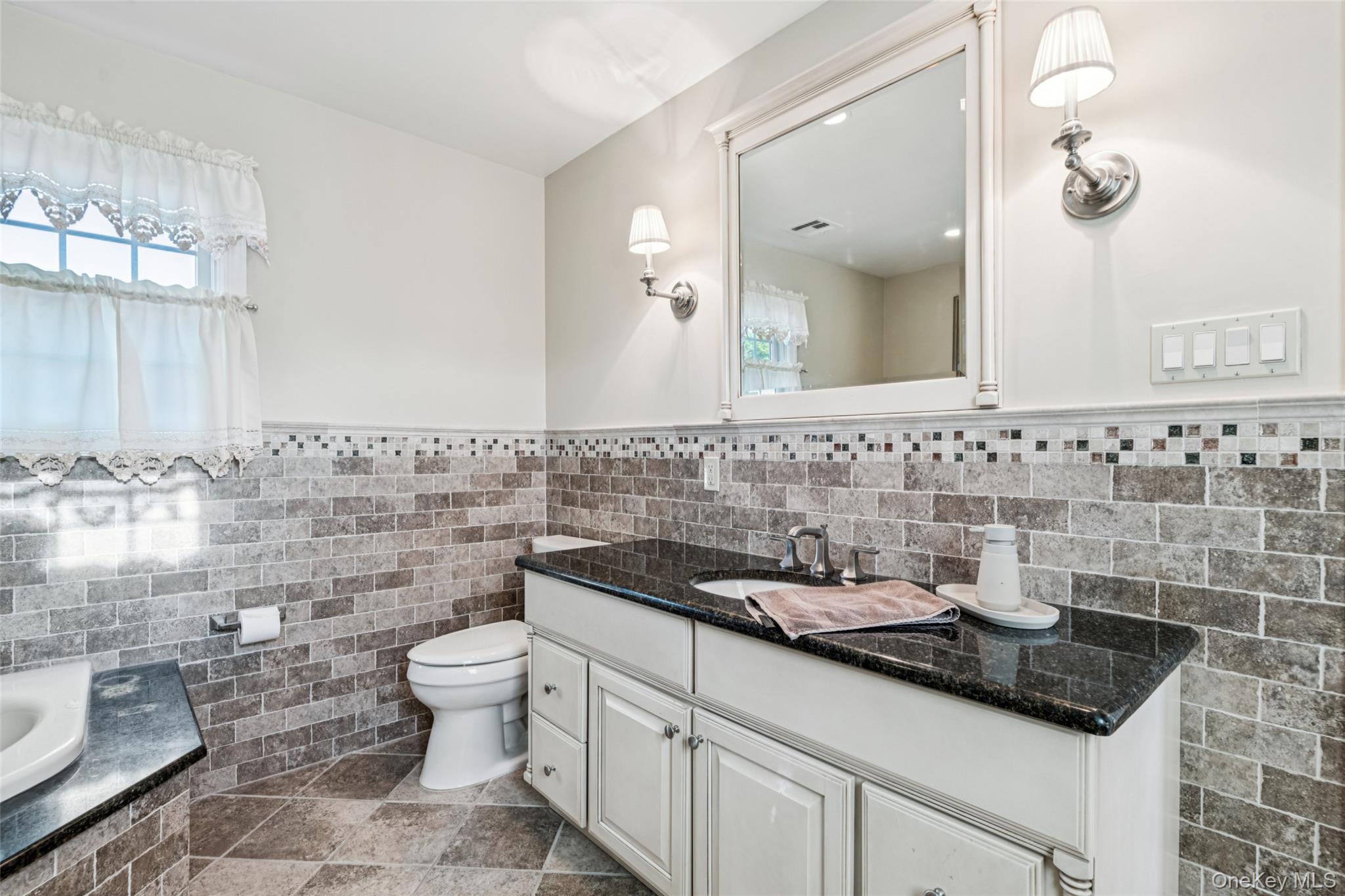 470 Argyle Road, Mineola, NY 11501