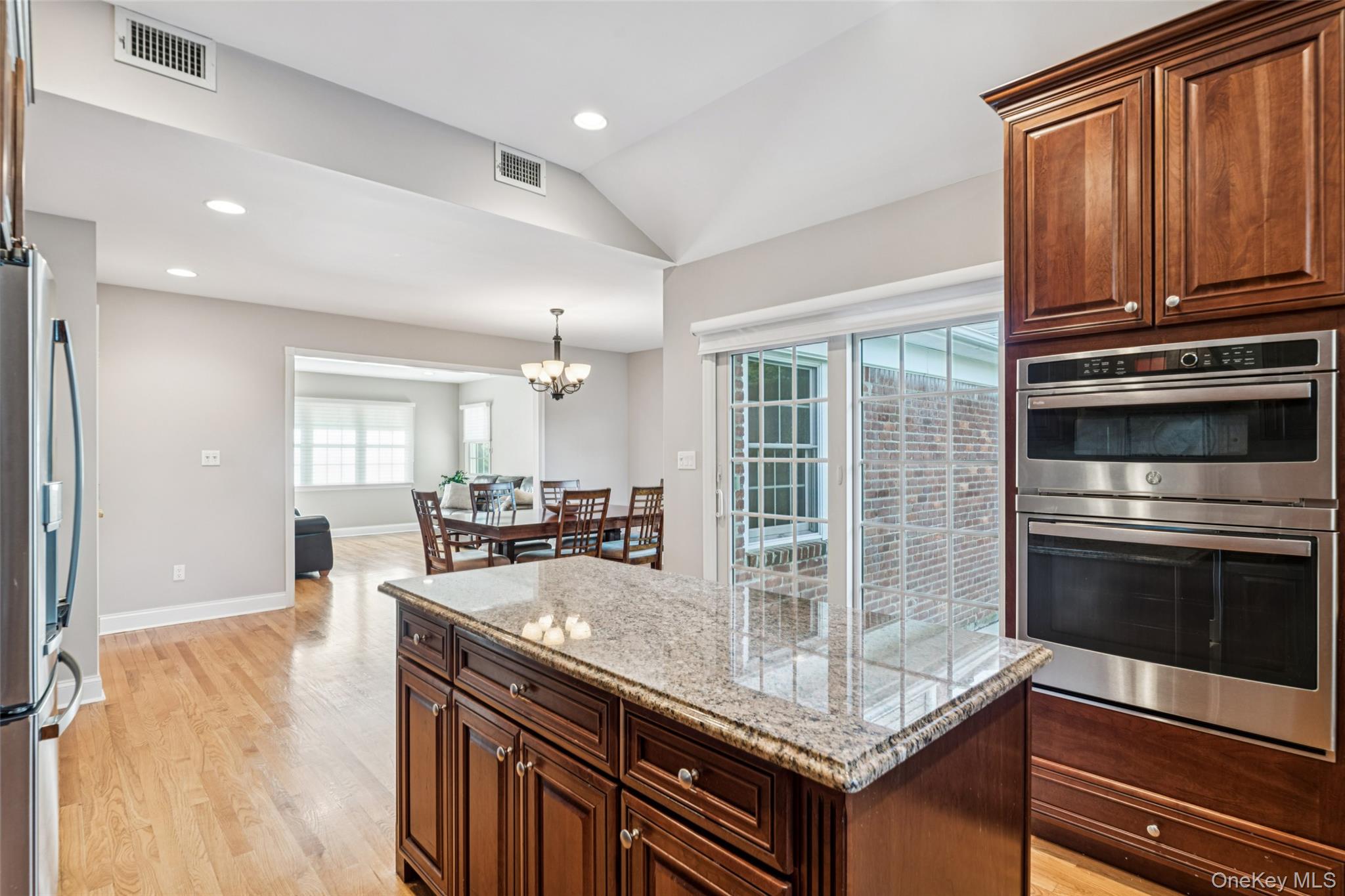 470 Argyle Road, Mineola, NY 11501