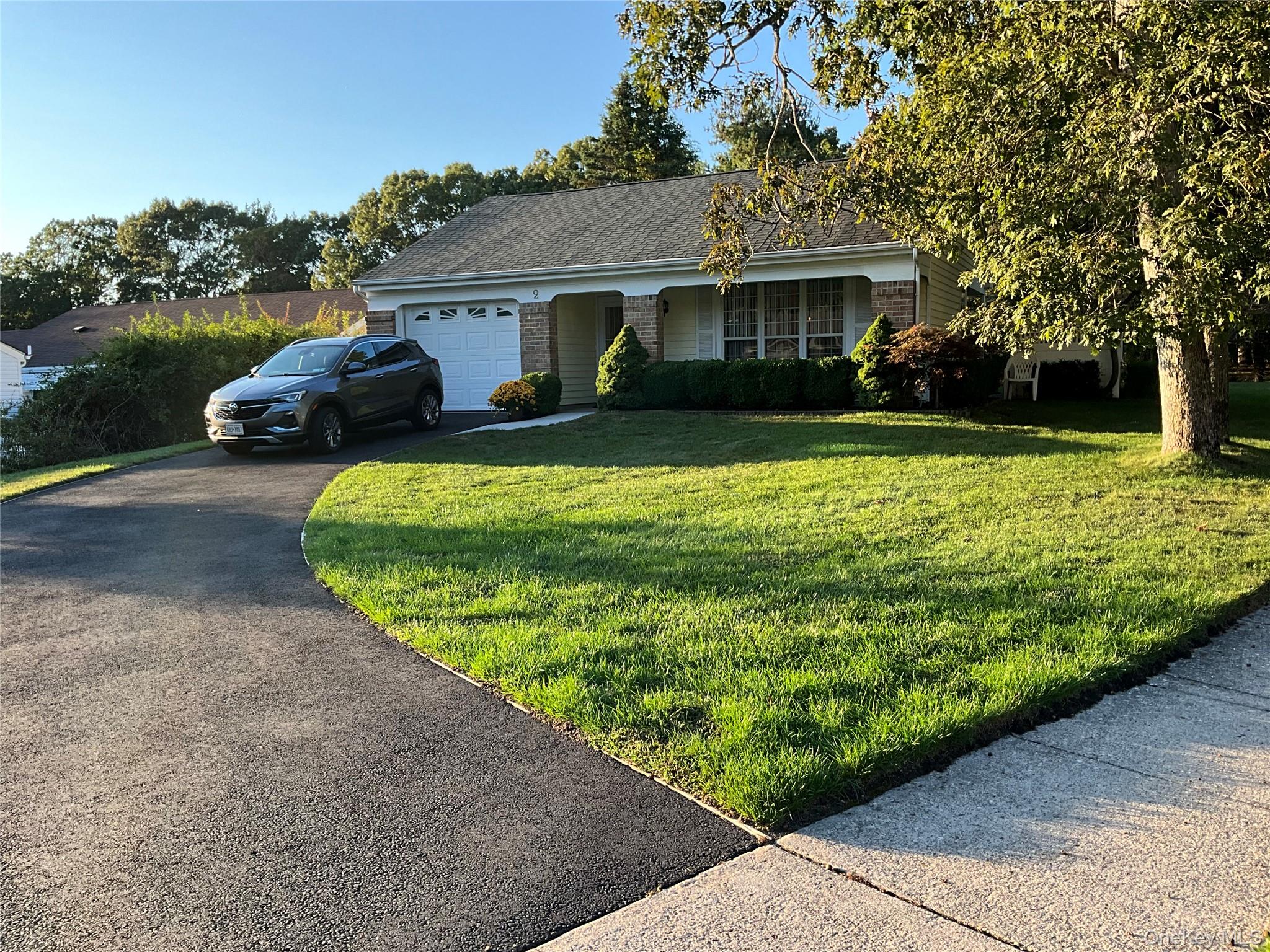 2 Kingston Drive, Ridge, NY 11961