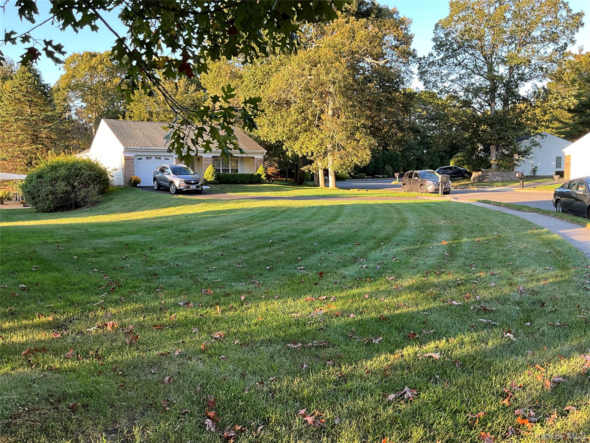 2 Kingston Drive, Ridge, NY 11961