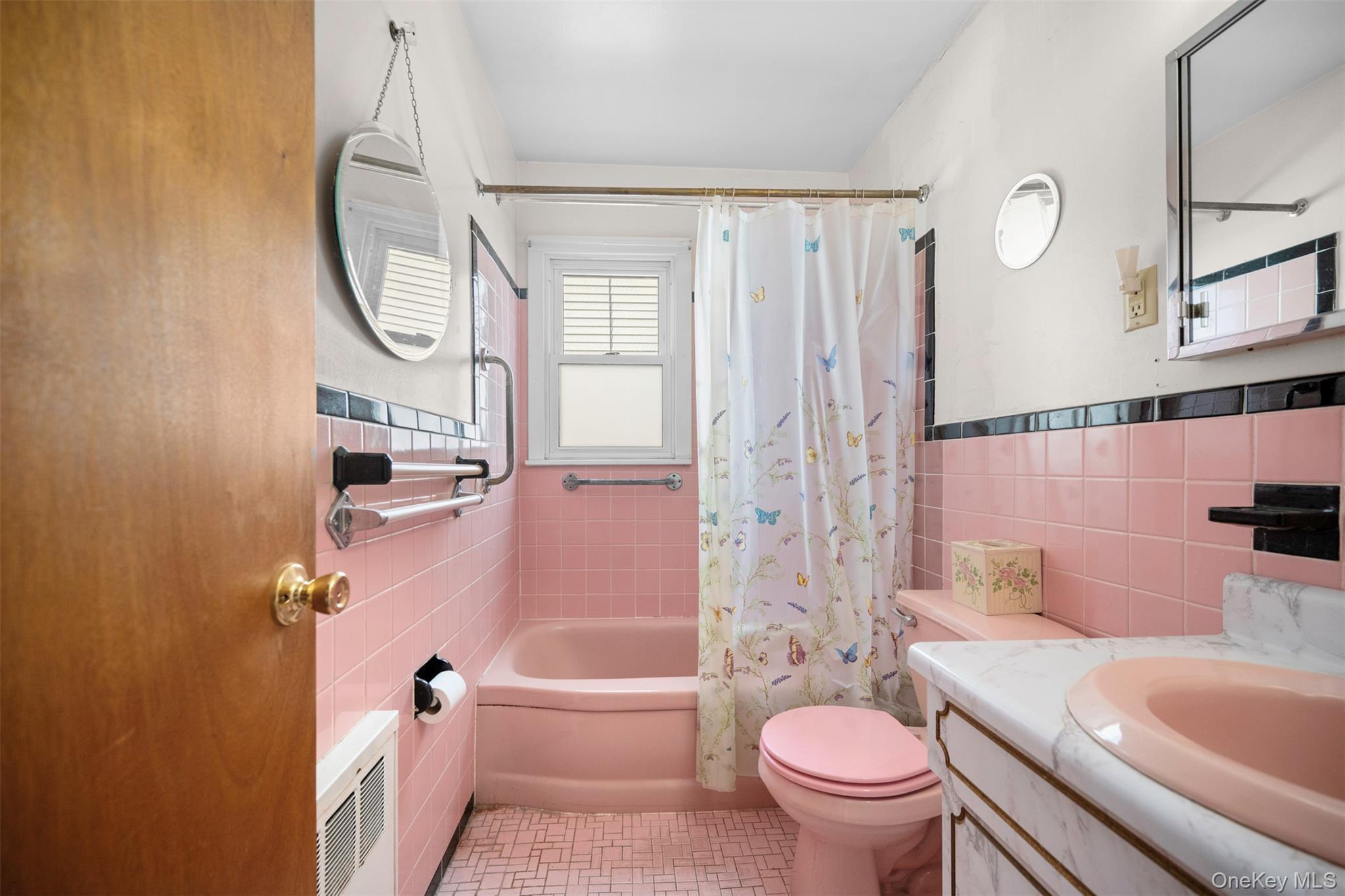 504 6th Avenue, New Hyde Park, NY 11040