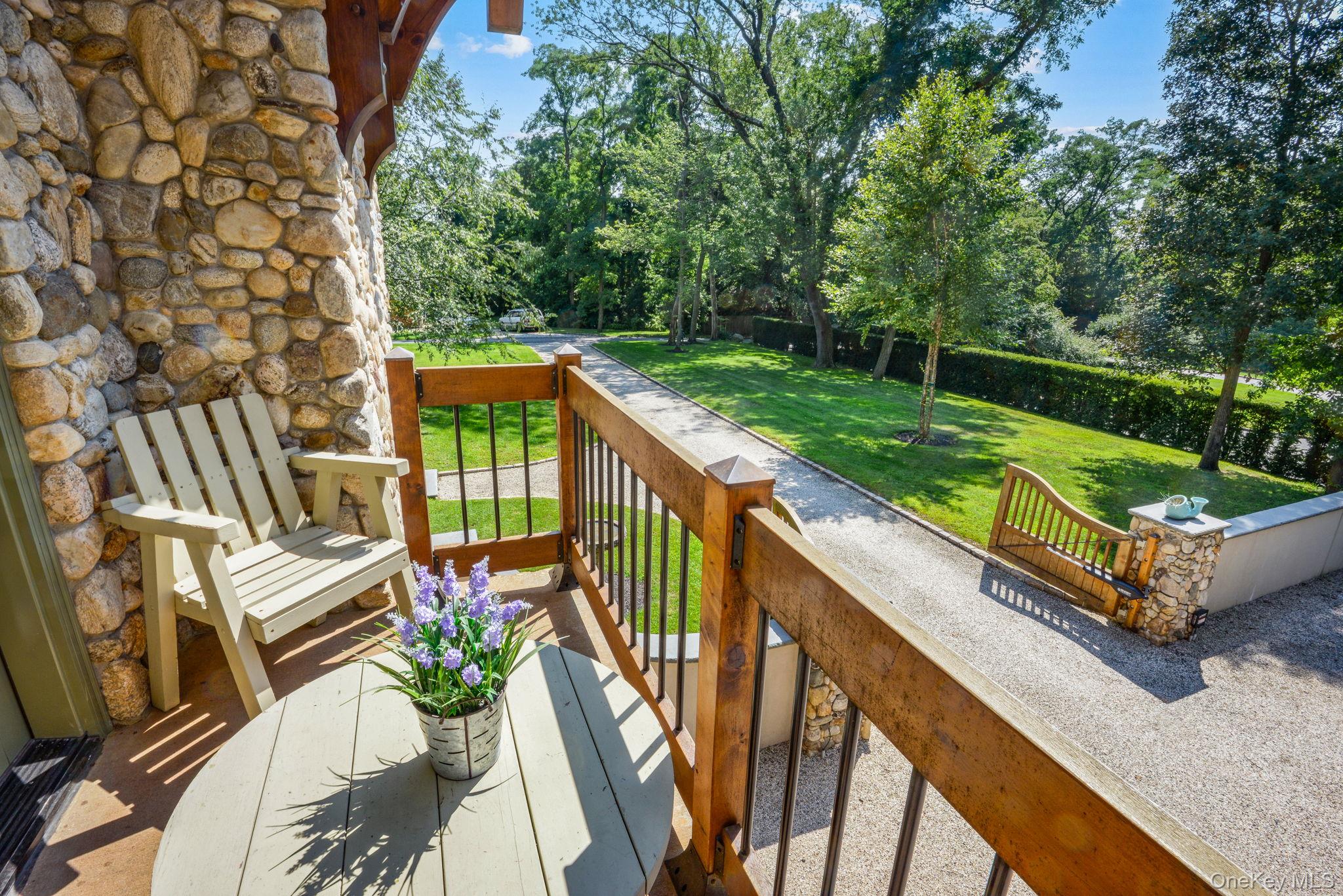 3 Blueberry Hill, Northport, NY 11768