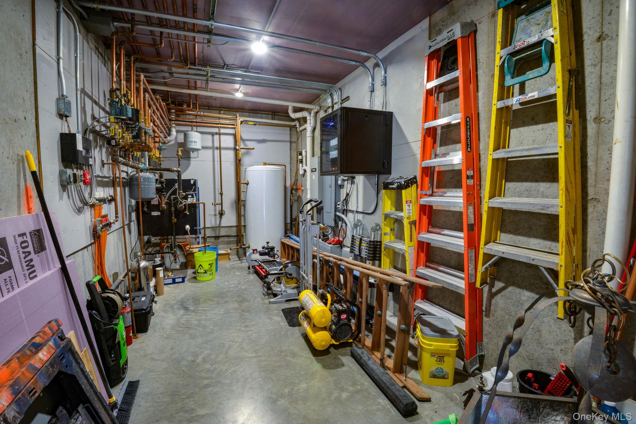 3 Blueberry Hill, Northport, NY 11768