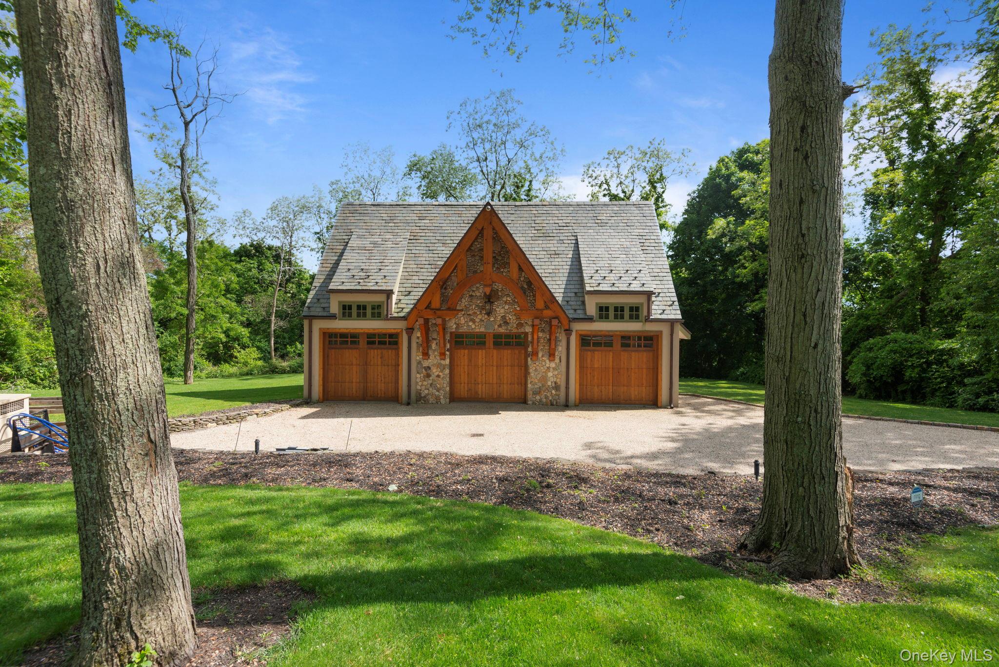 3 Blueberry Hill, Northport, NY 11768