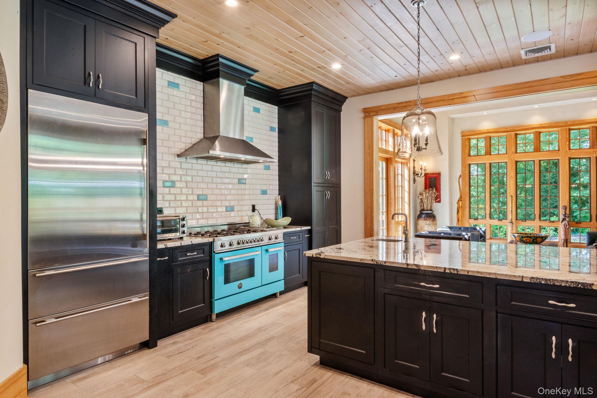 3 Blueberry Hill, Northport, NY 11768