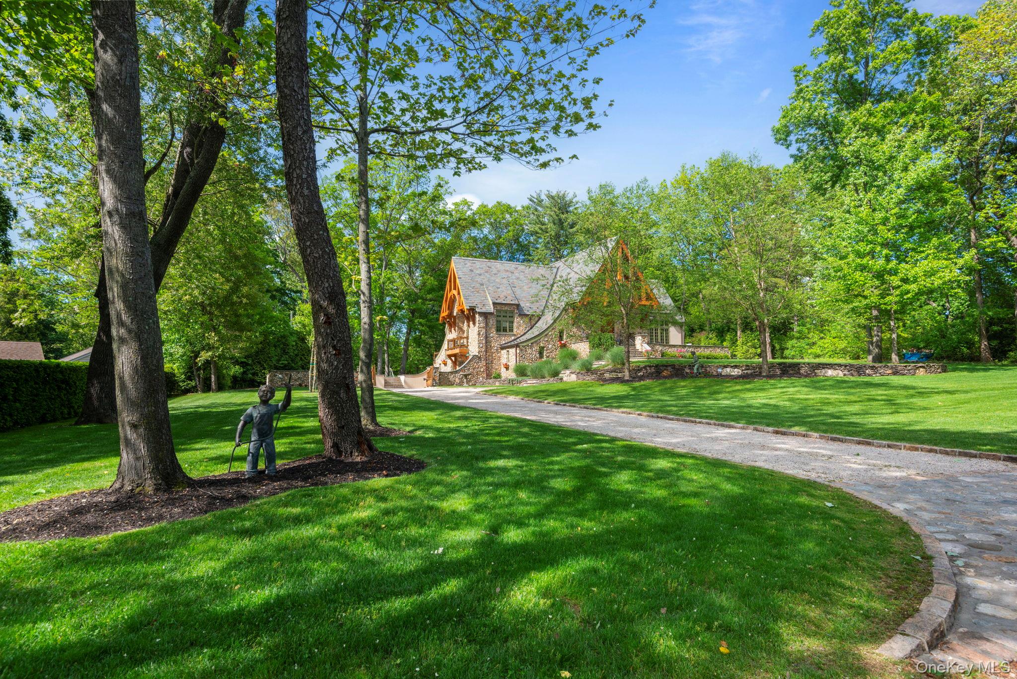 3 Blueberry Hill, Northport, NY 11768