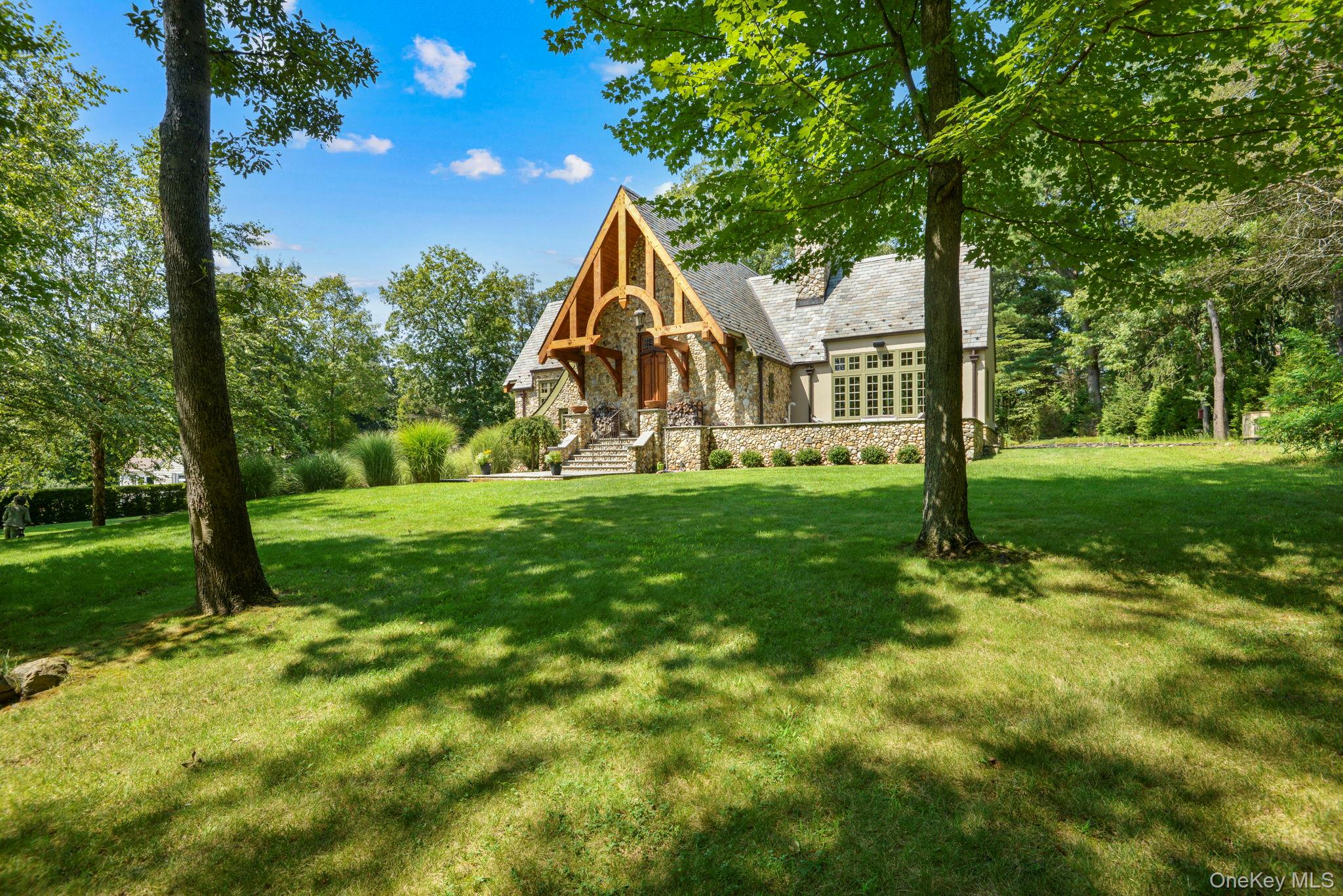 3 Blueberry Hill, Northport, NY 11768