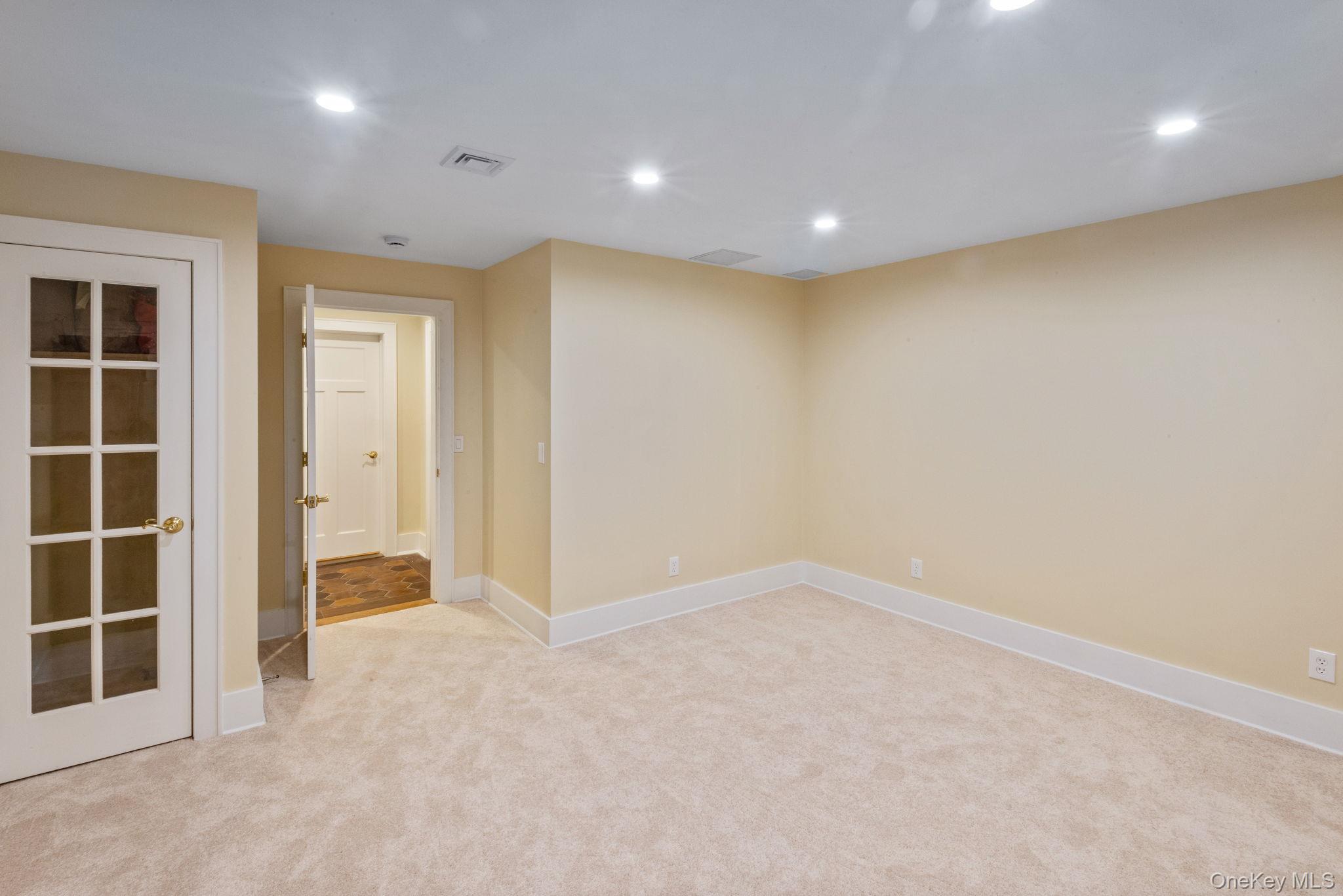 3 Blueberry Hill, Northport, NY 11768