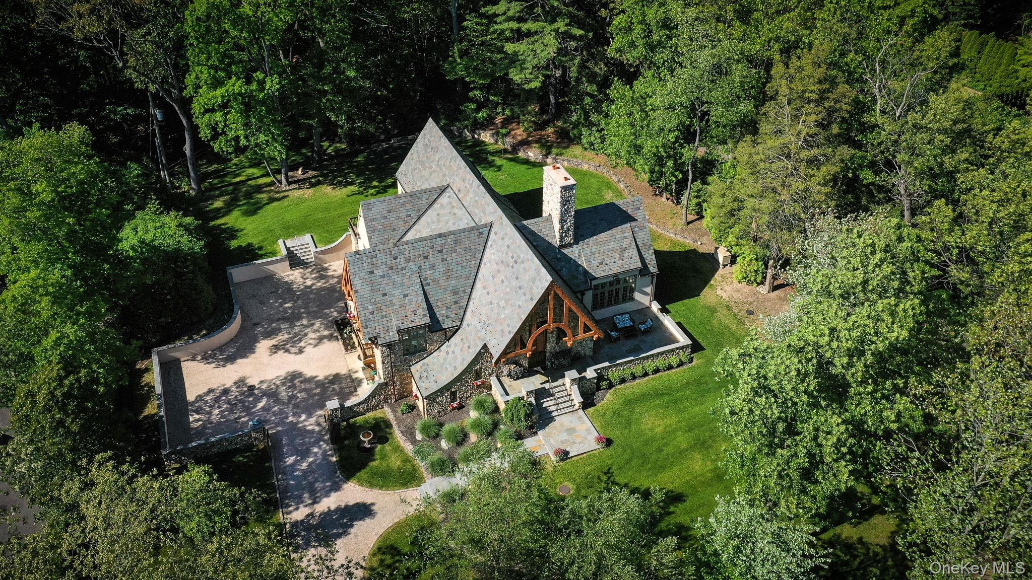 3 Blueberry Hill, Northport, NY 11768