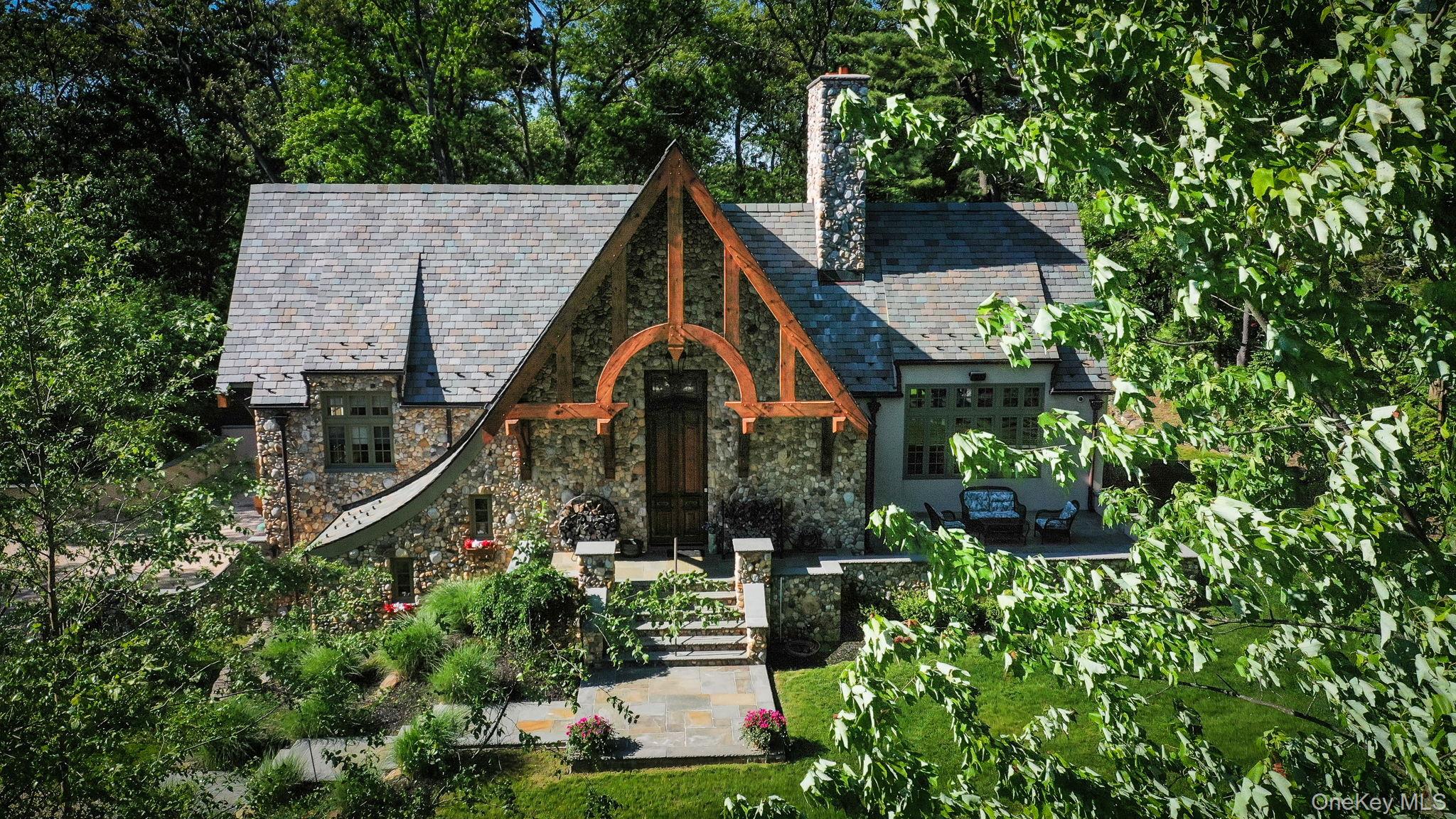 3 Blueberry Hill, Northport, NY 11768