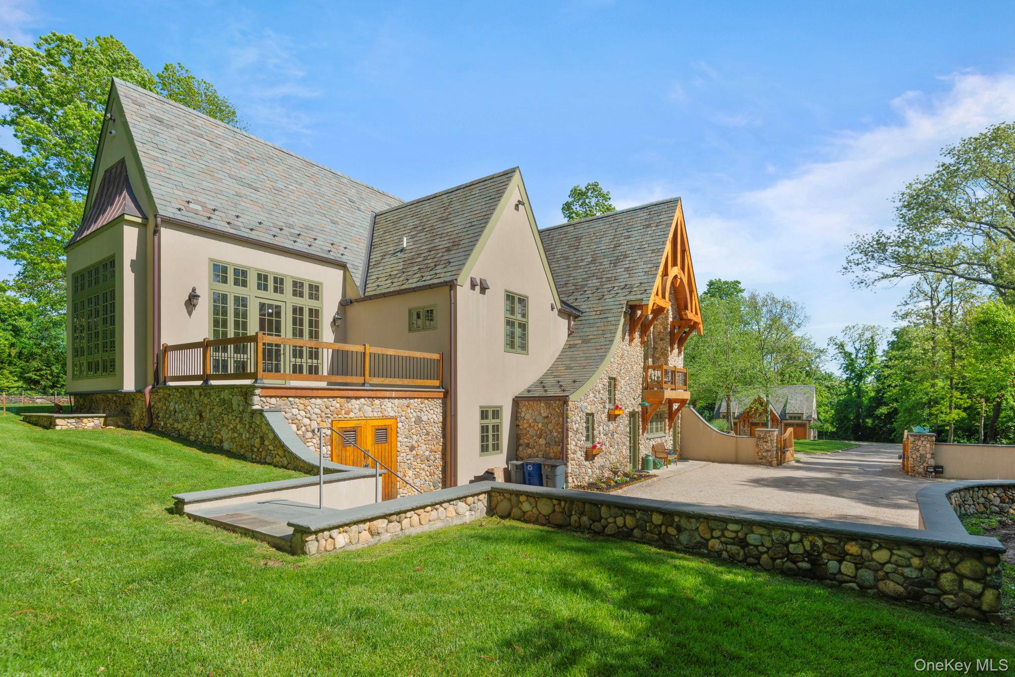 3 Blueberry Hill, Northport, NY 11768