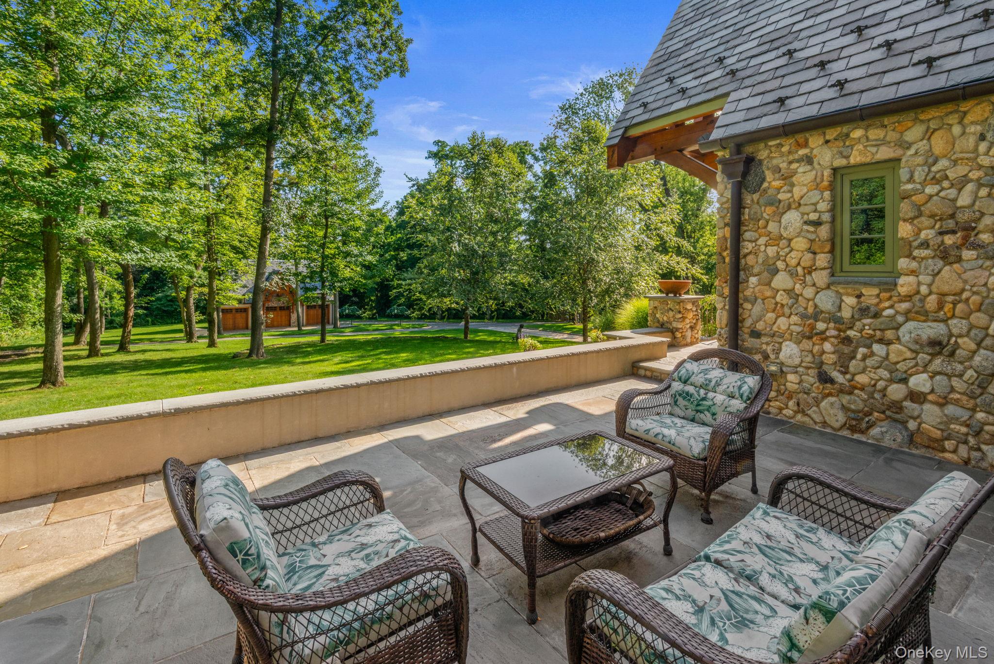 3 Blueberry Hill, Northport, NY 11768