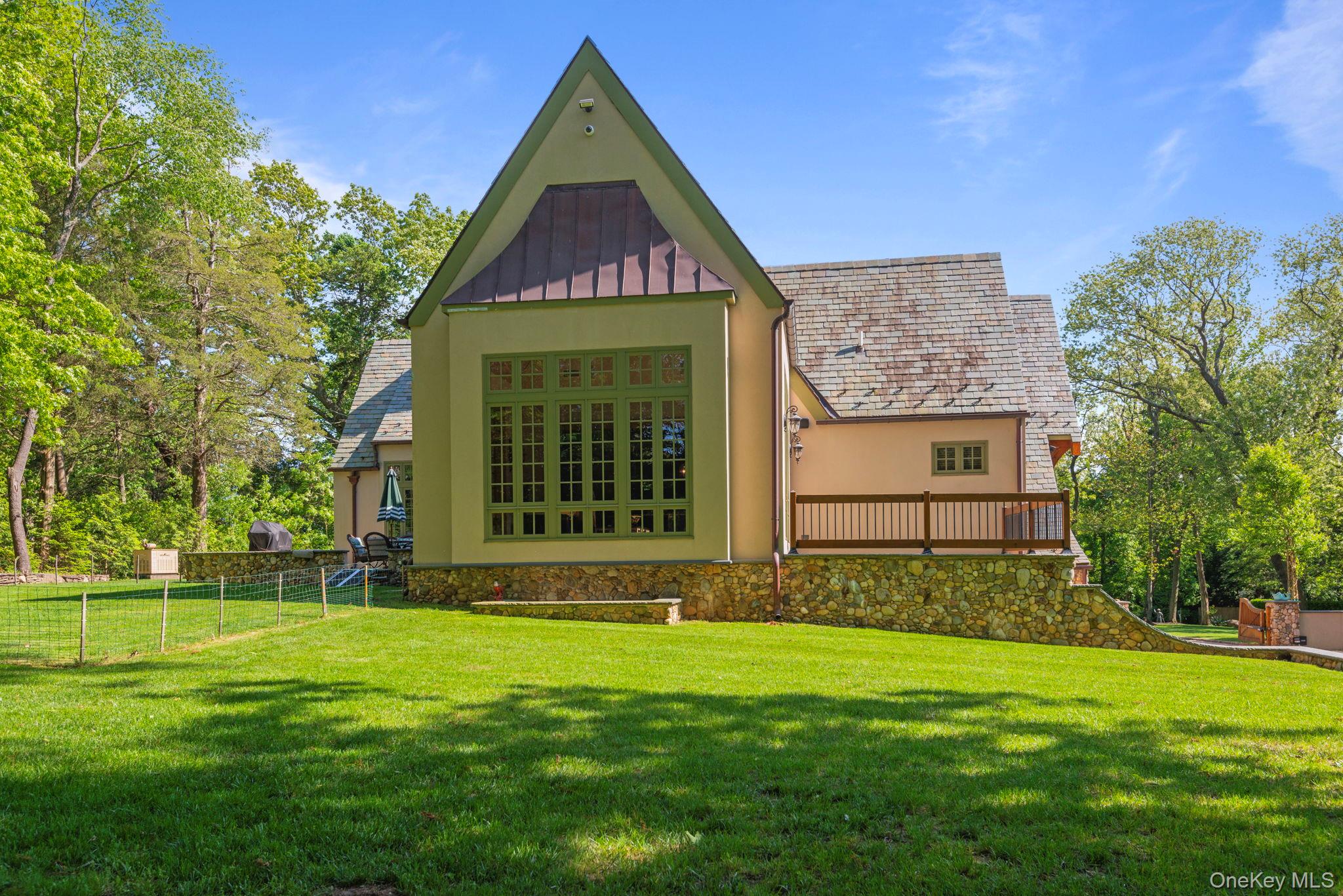 3 Blueberry Hill, Northport, NY 11768