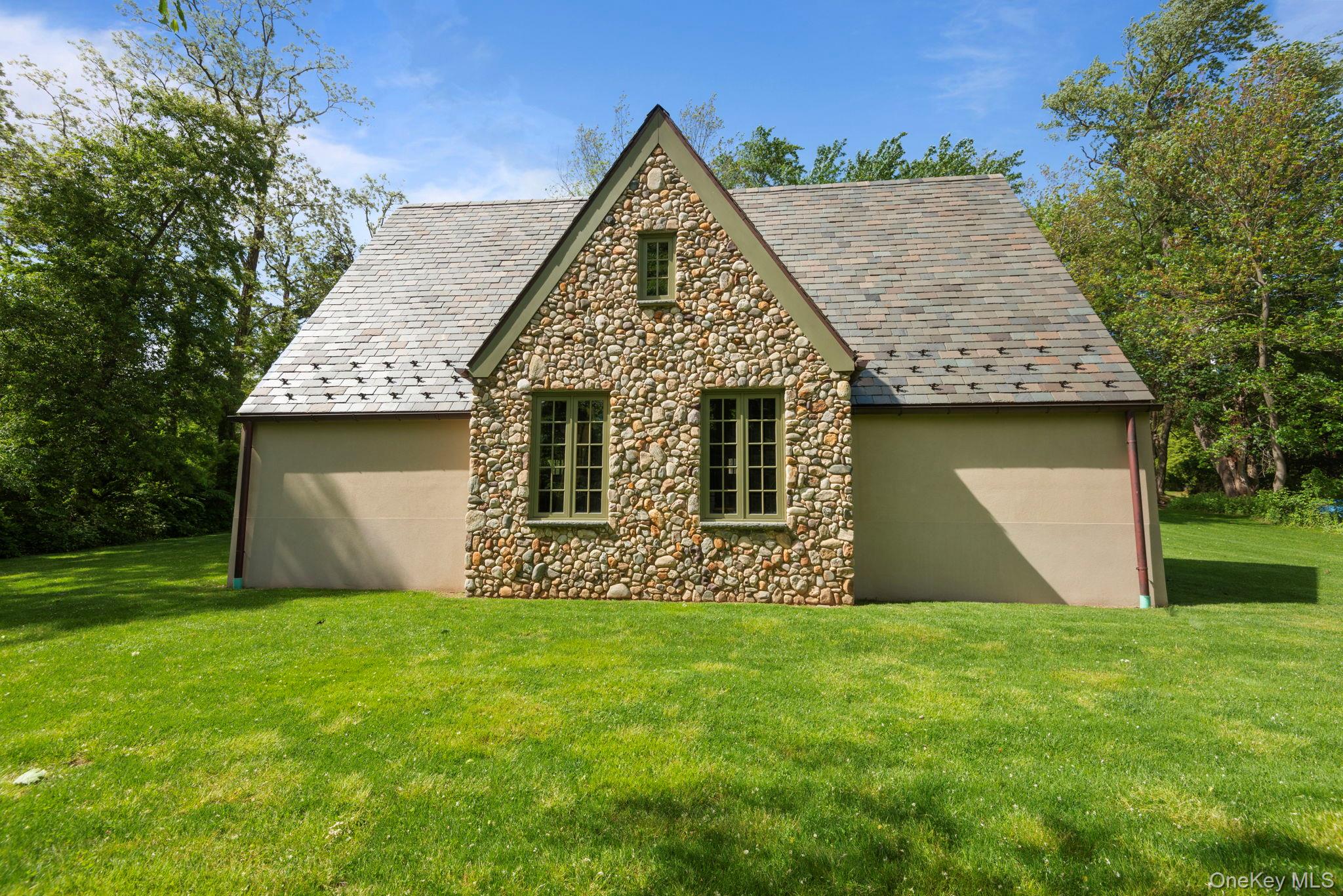 3 Blueberry Hill, Northport, NY 11768