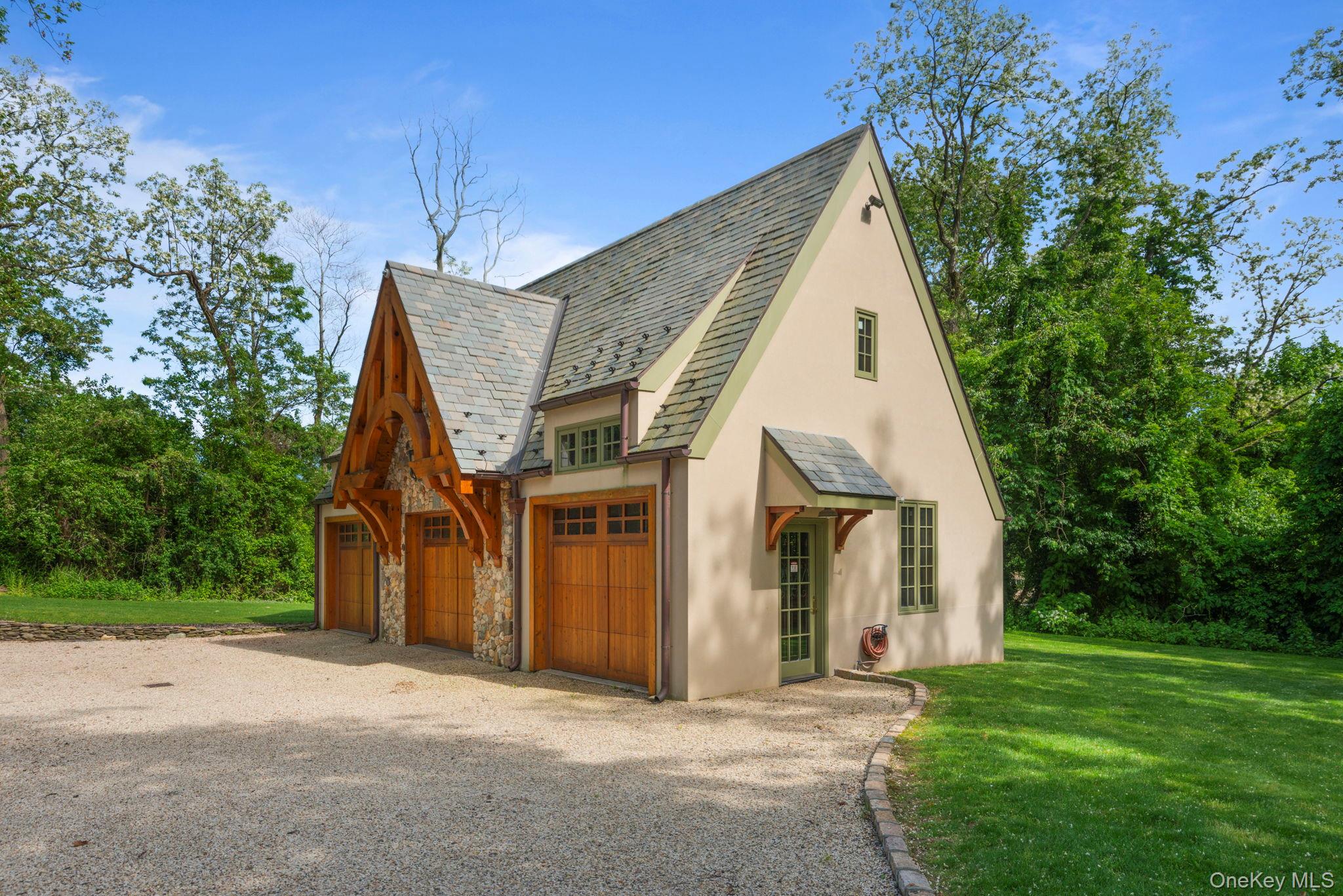 3 Blueberry Hill, Northport, NY 11768