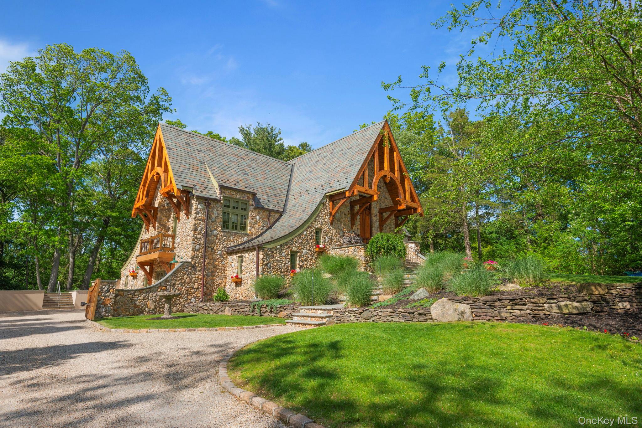 3 Blueberry Hill, Northport, NY 11768