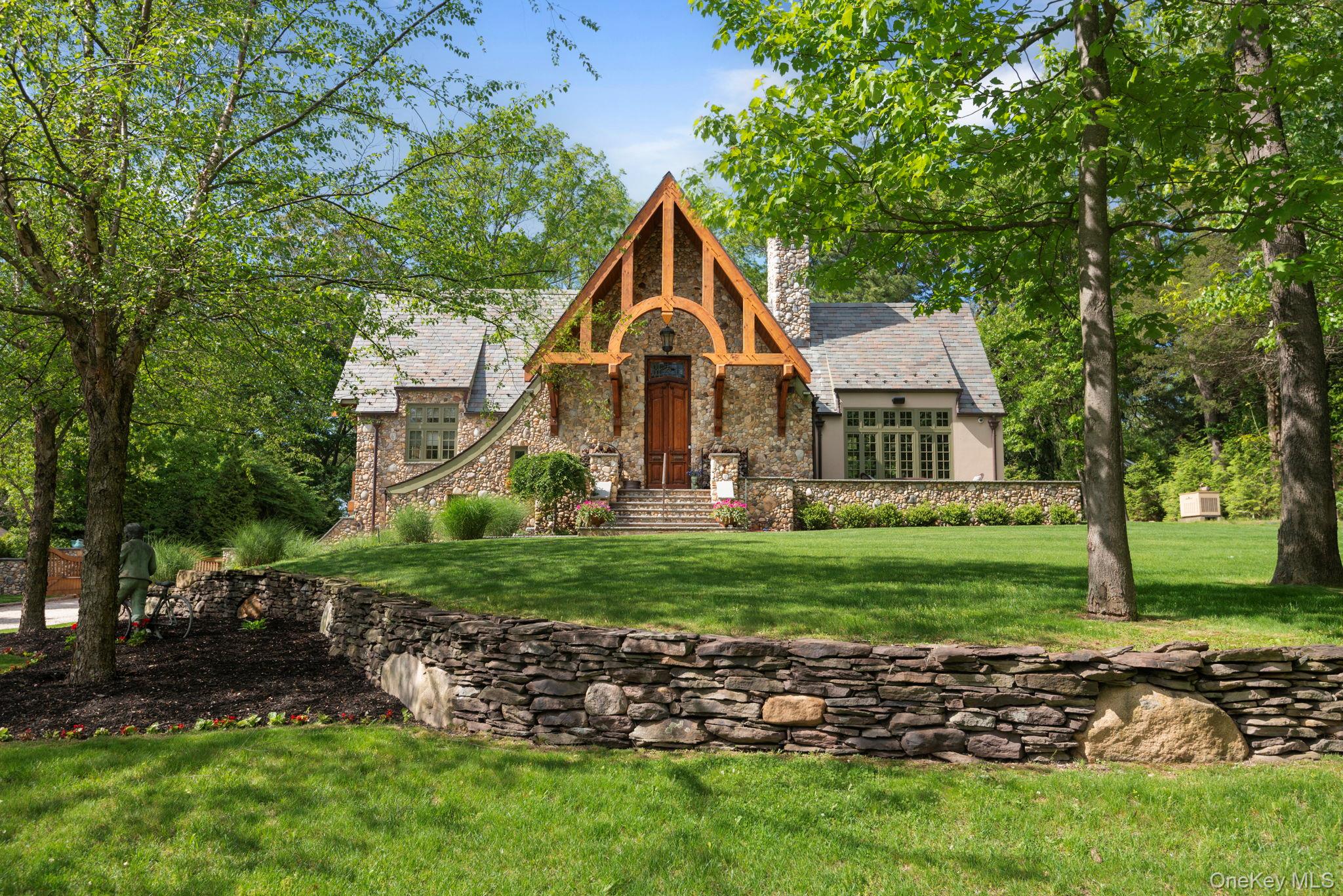 3 Blueberry Hill, Northport, NY 11768